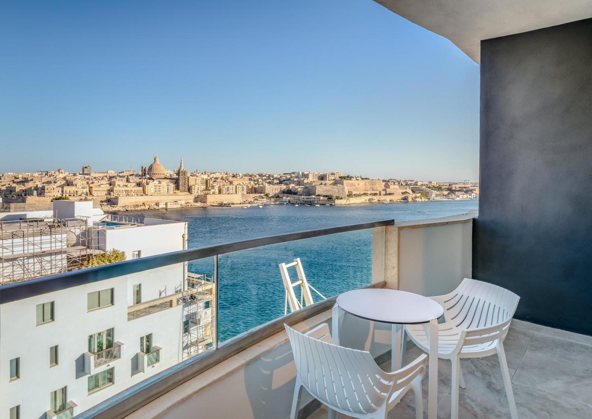 Deluxe Double or Twin Room Sea View