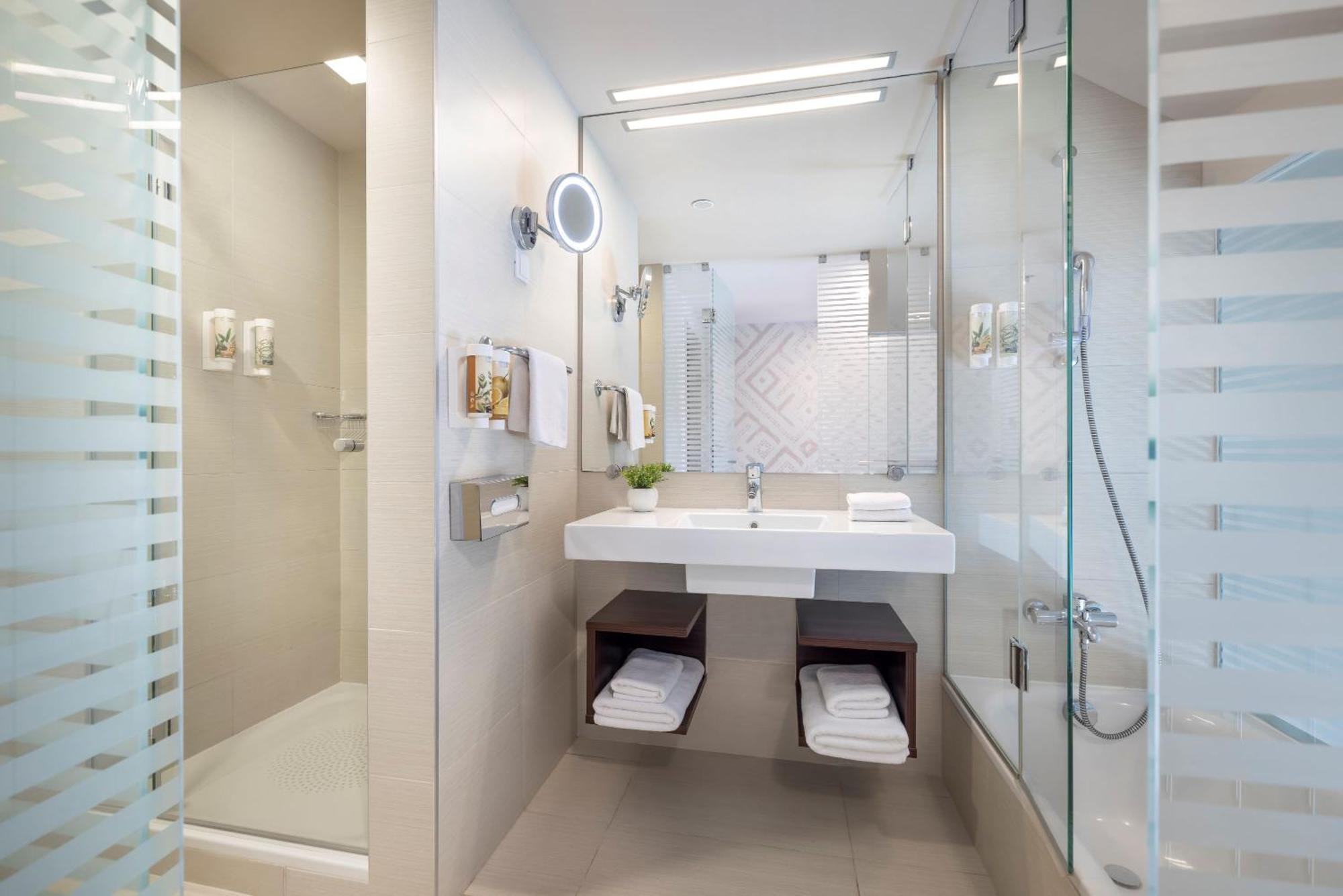 V level Suite 22 Seaview