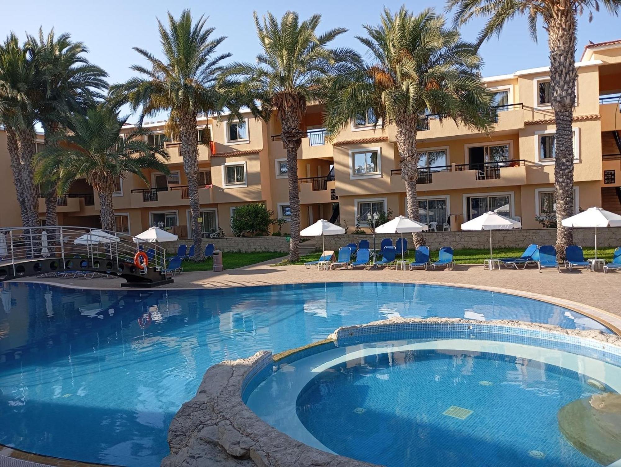 One-Bedroom Apartment Pool View