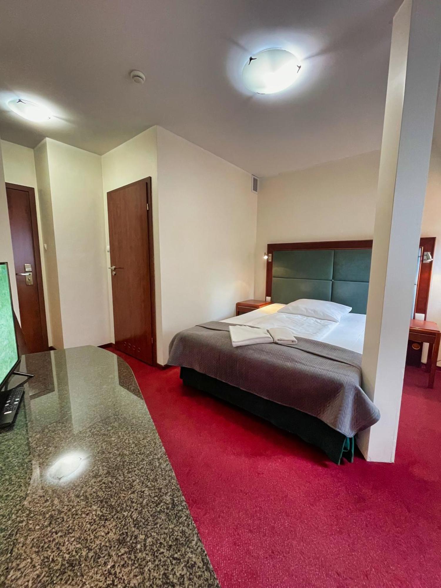 Single Room,1592904707:JPEG