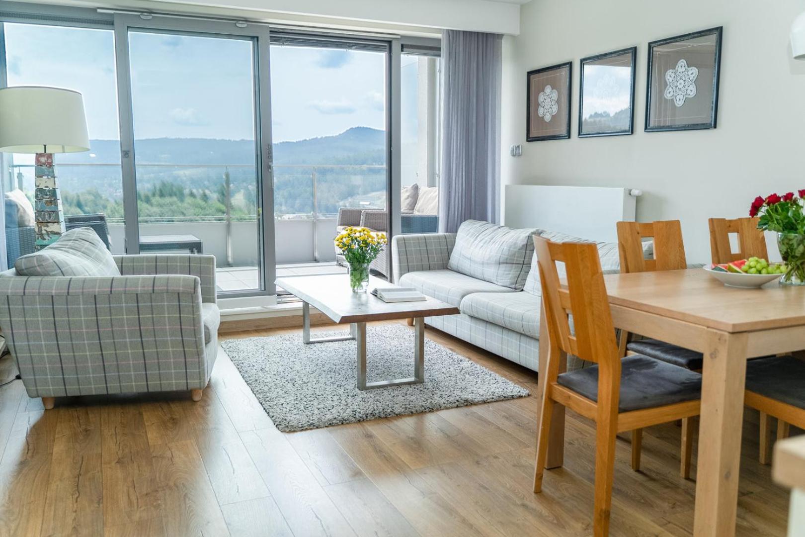 Apartament z 2 sypialniami i balkonem