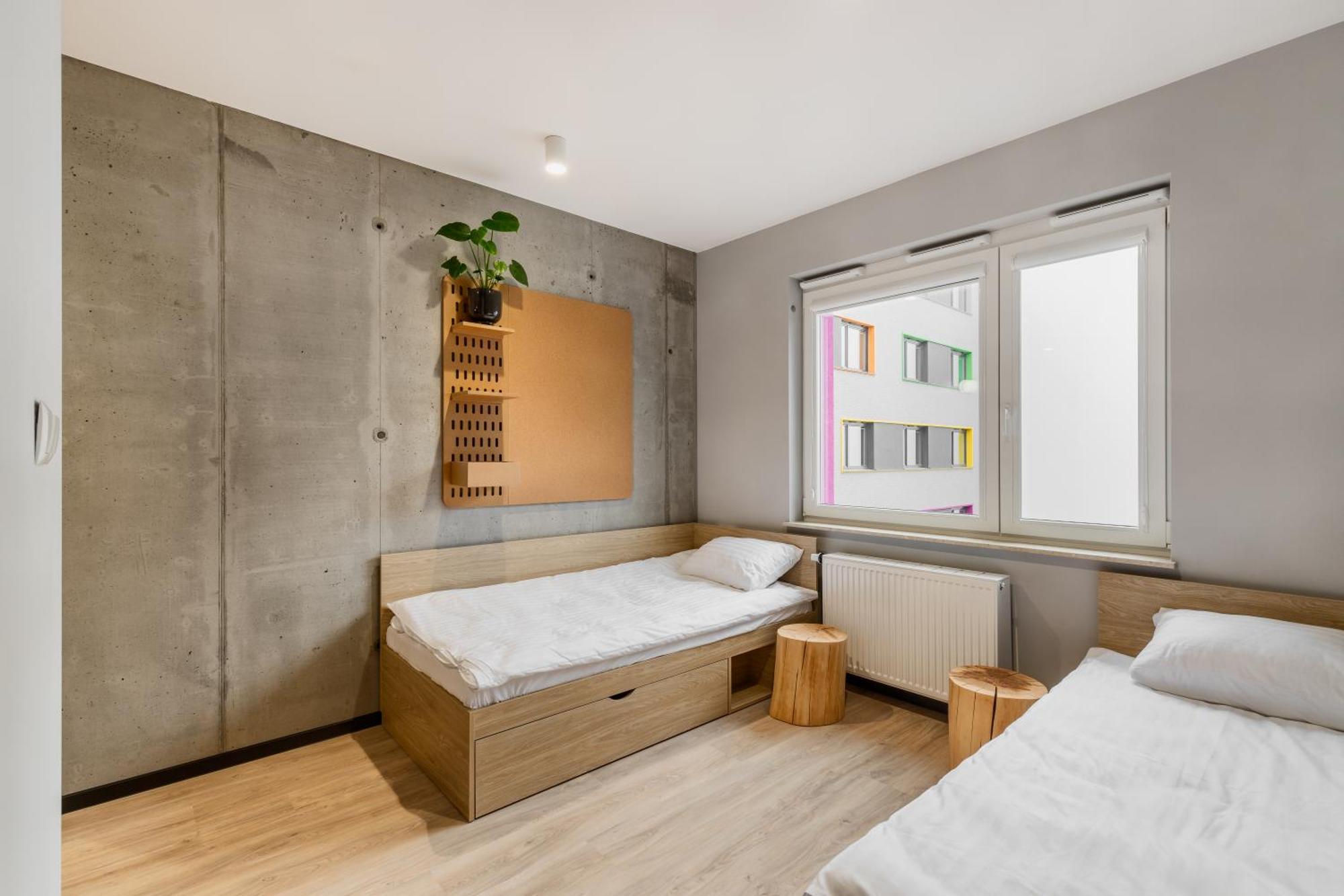Twin Room,1594226288:JPEG