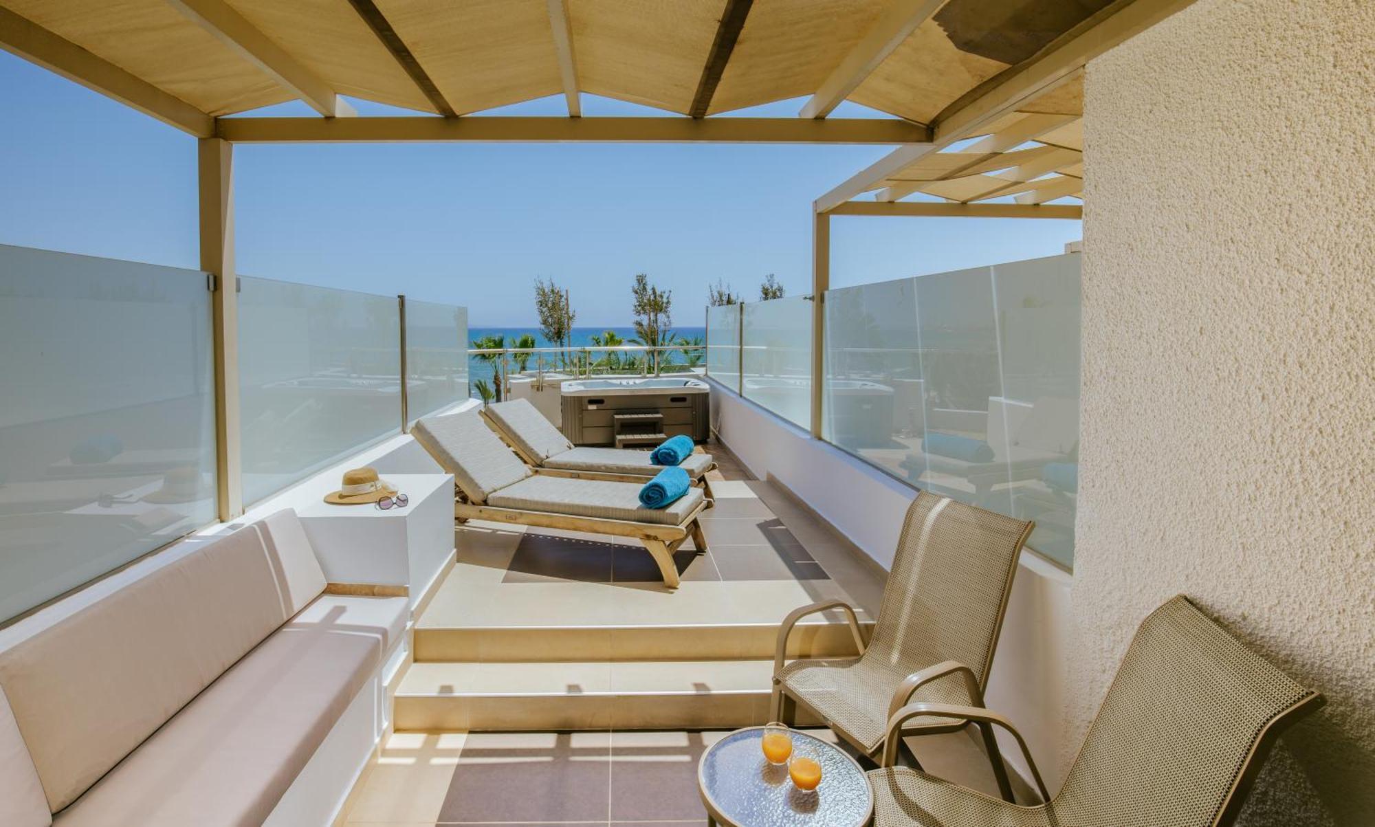 Junior Suite Private Outdoor Hot Tub