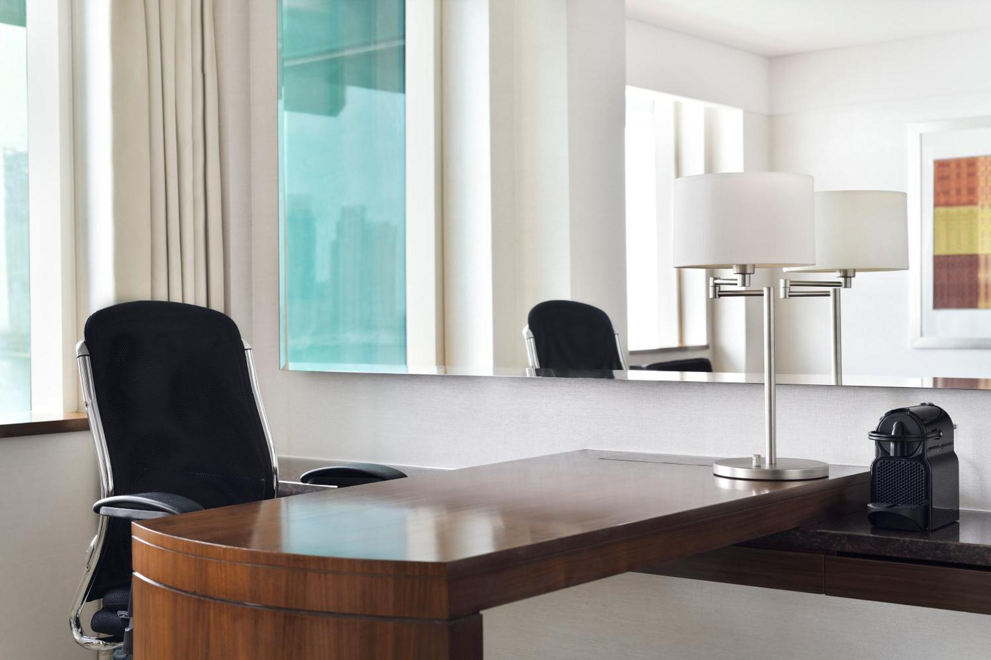 Diplomatic King Suite