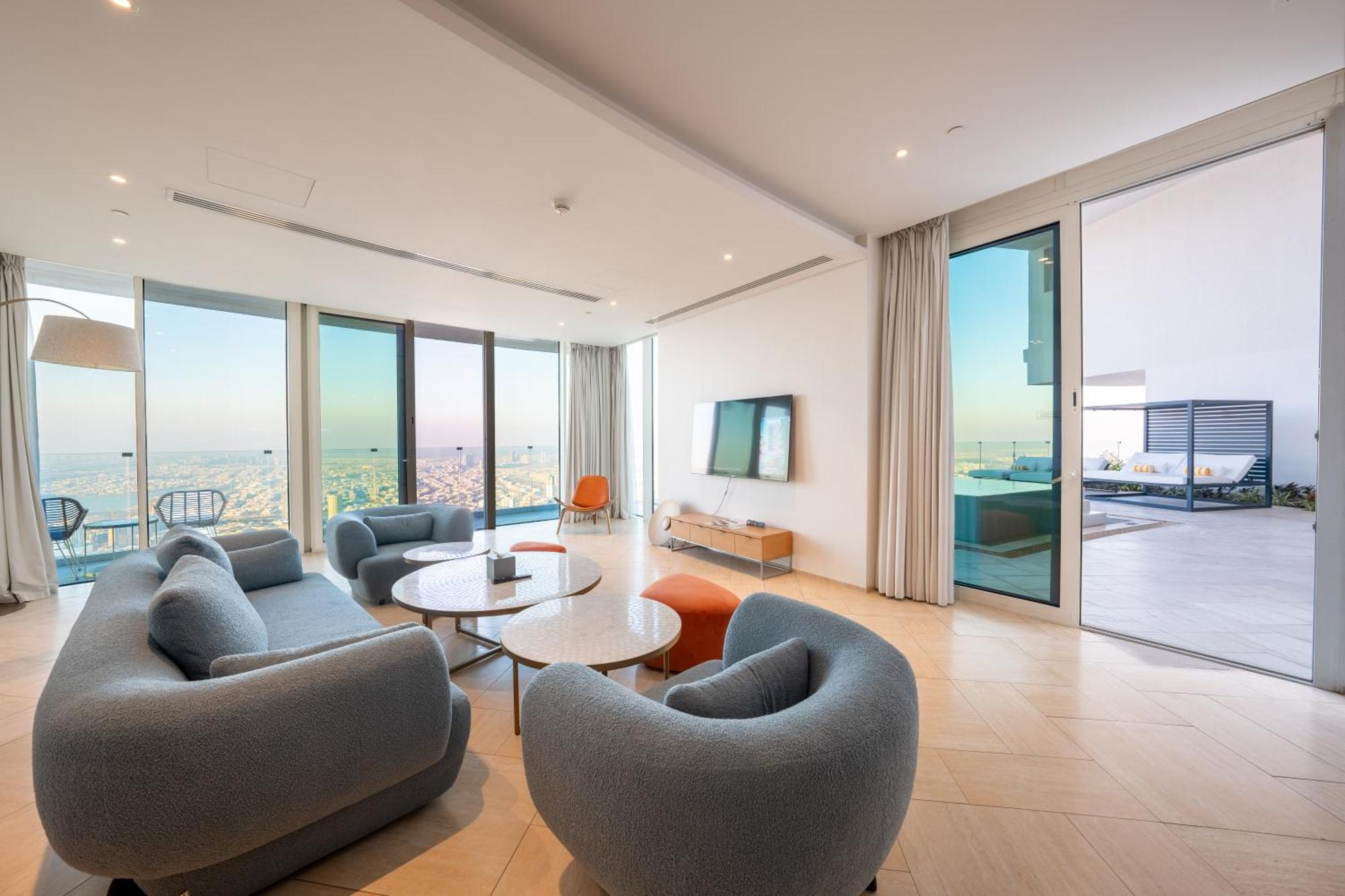 4 Bedroom Sky Villa Pool Including & Party Access