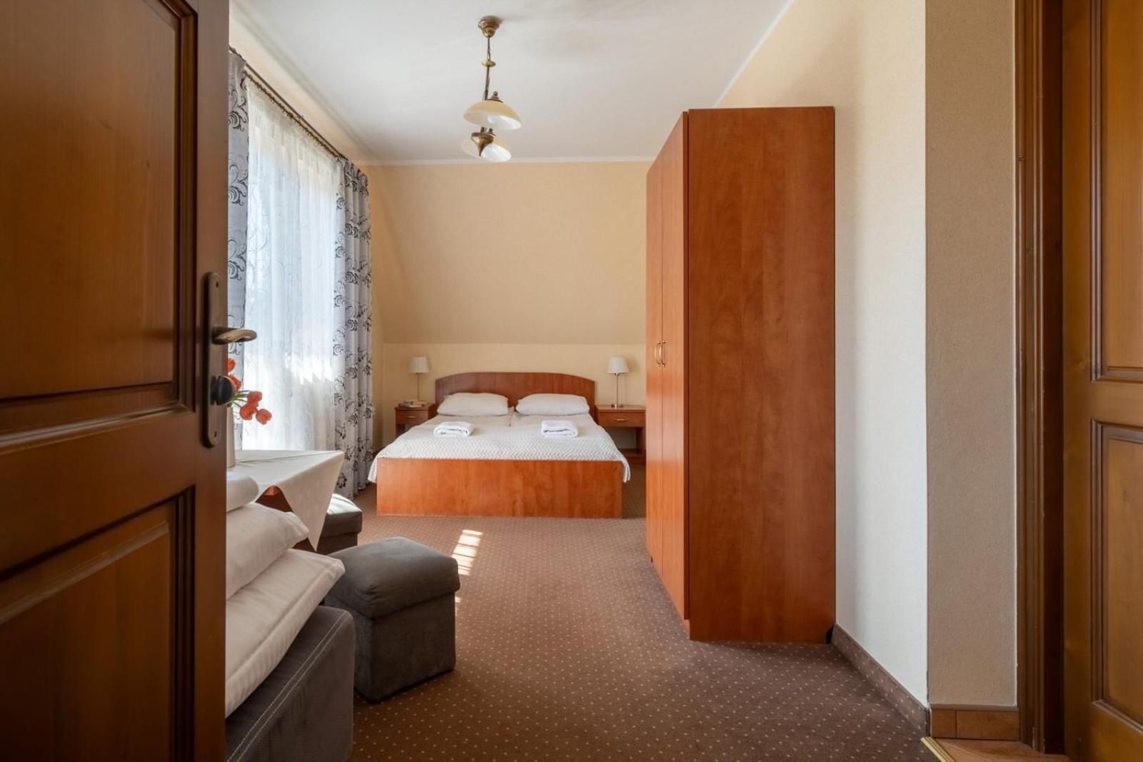 Deluxe Triple Room with Balcony,1594769109:JPEG