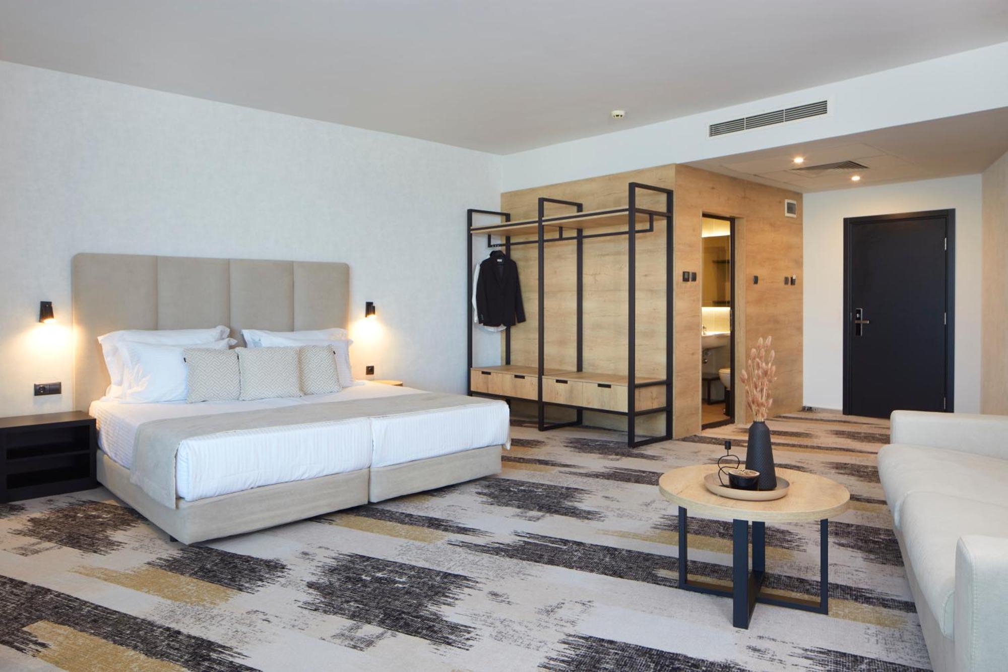 Studio with Balcony,1595399203:JPEG