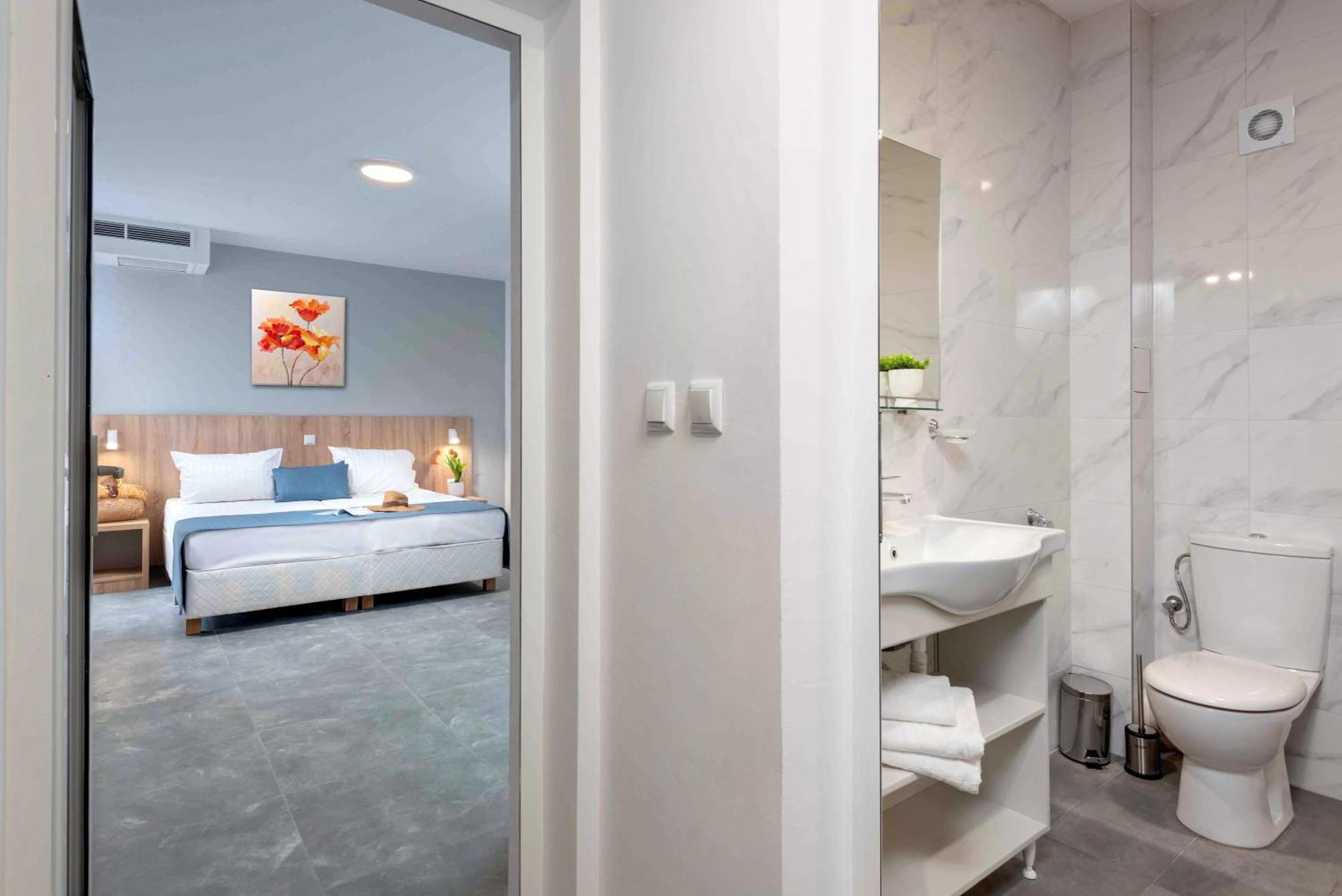 Standard Double Room (Single occupancy with children)