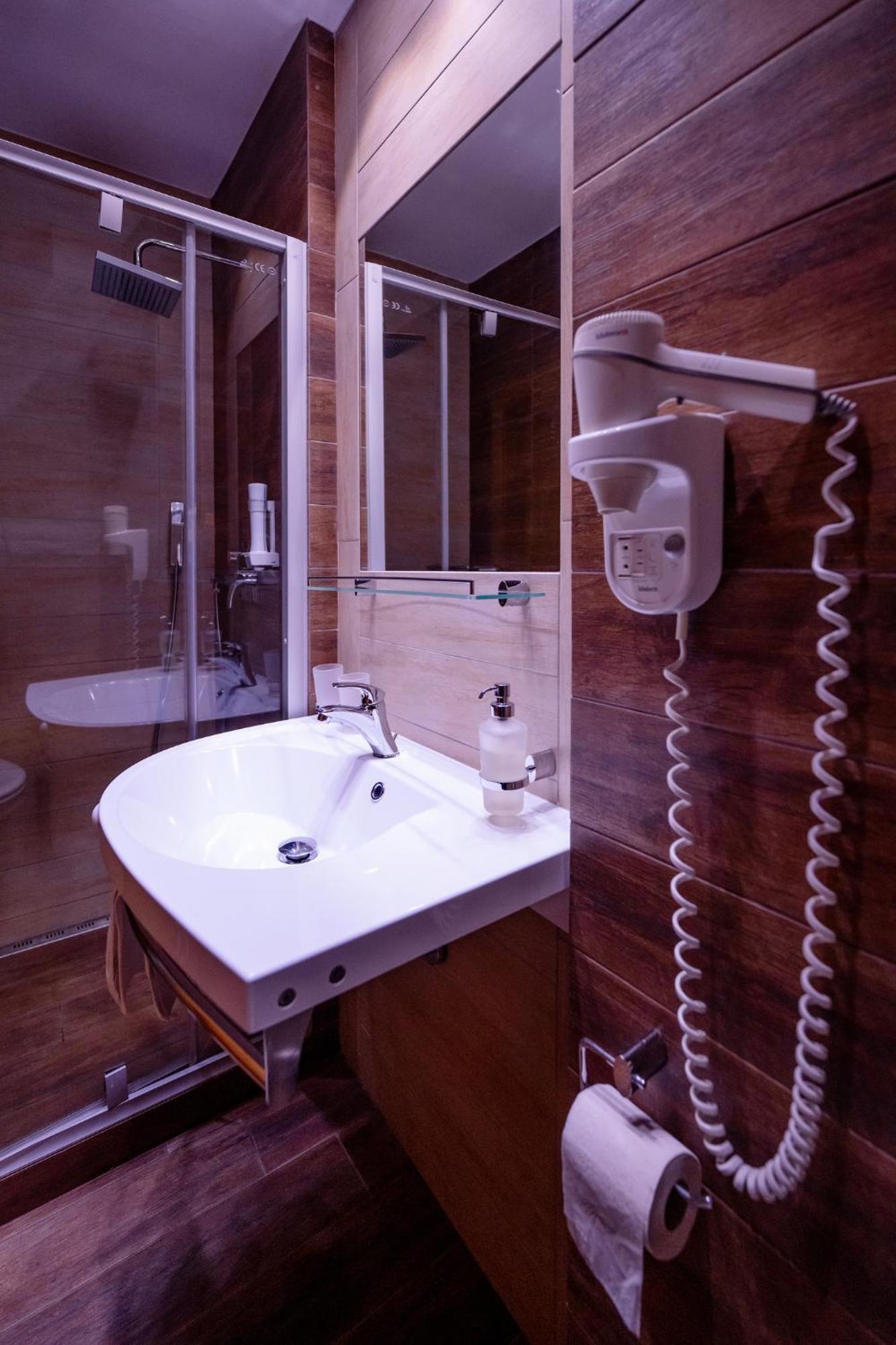 Triple Room,1597547288:JPEG