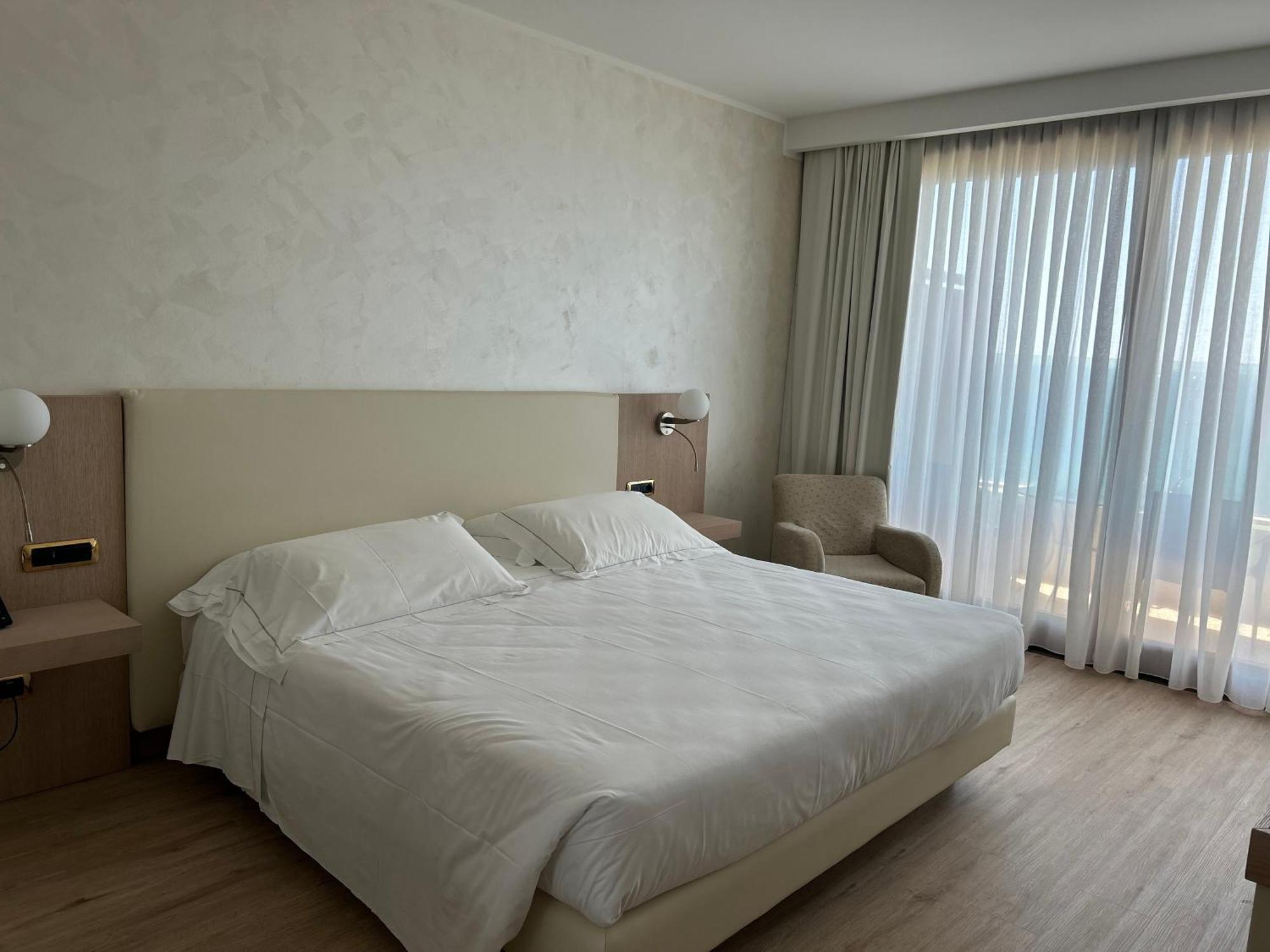 Pokój Dwuosobowy z panoramicznym widokiem na morze