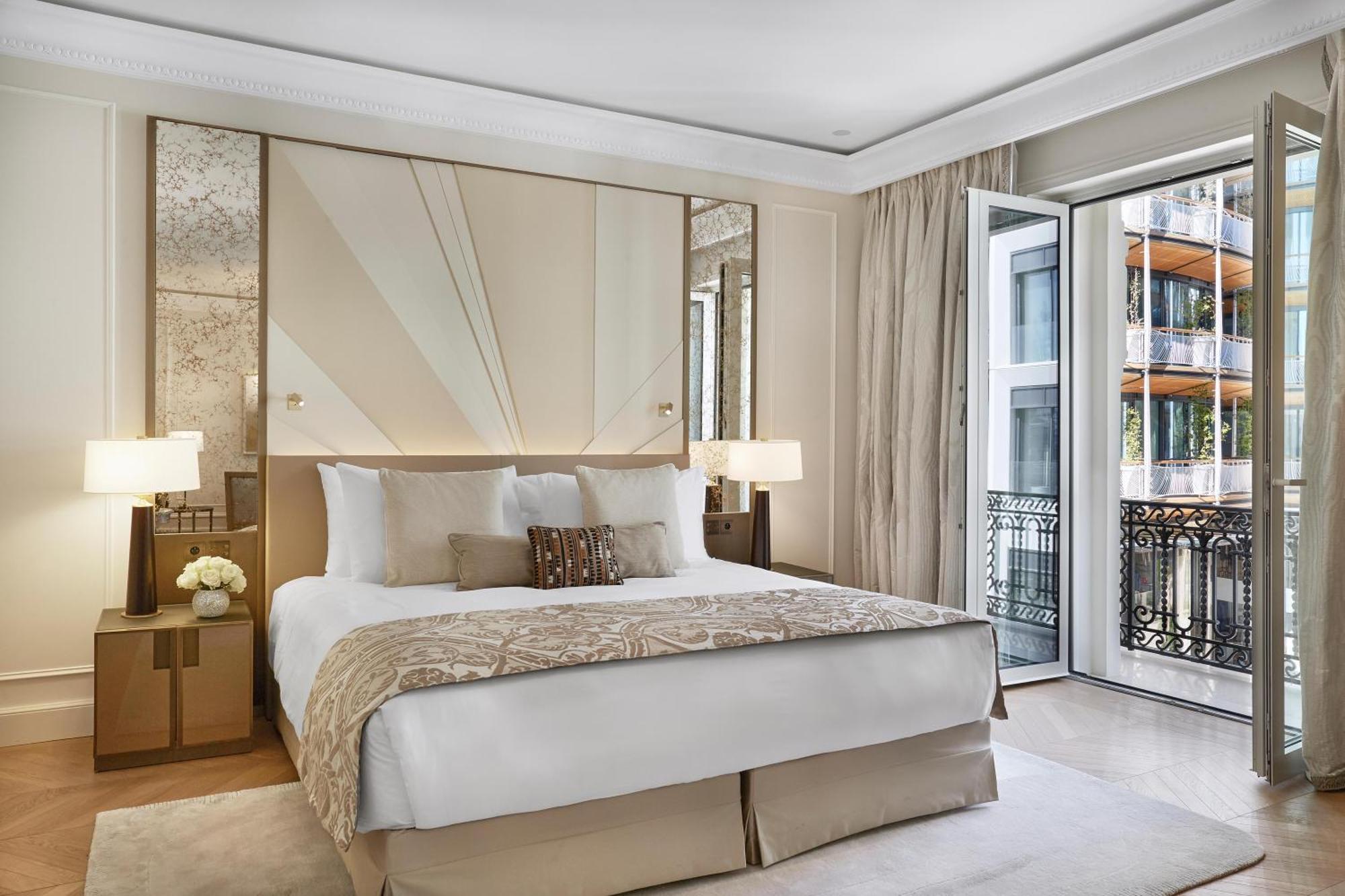 Junior Suite city or patio view