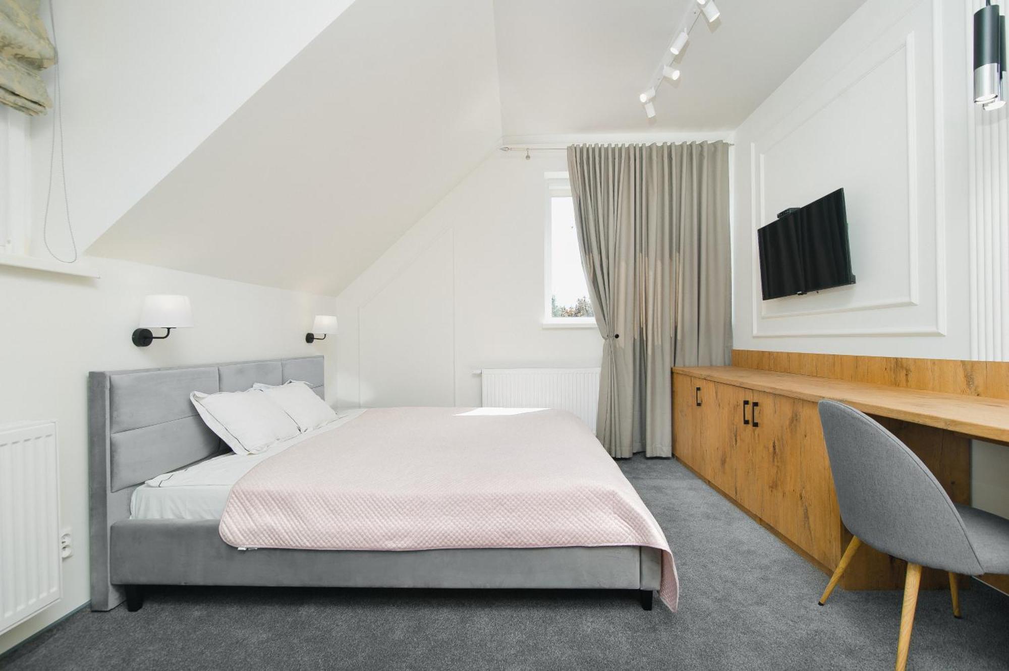 Suite,1598910798:JPEG