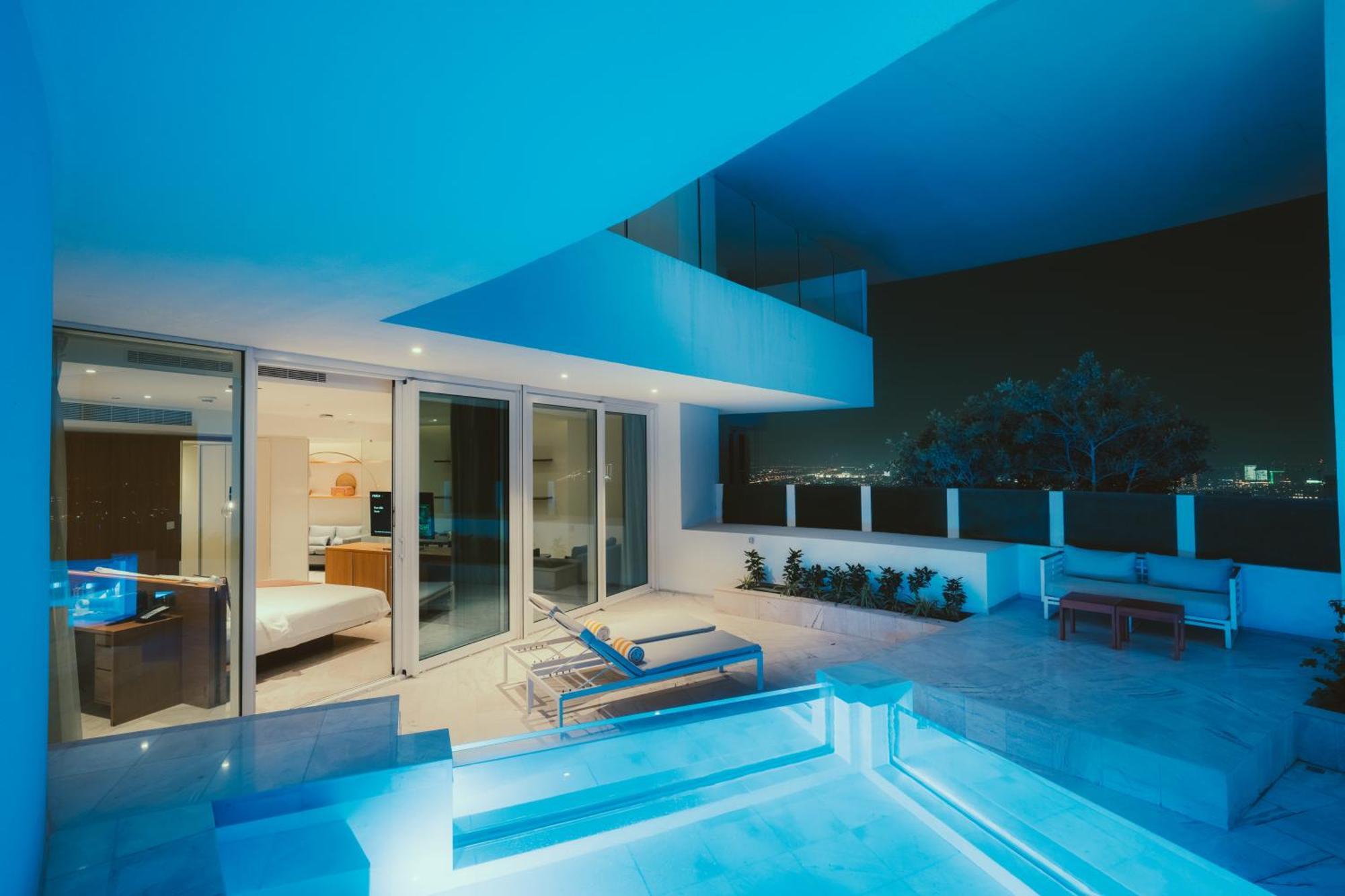 Master Suite Pool Including & Party Access