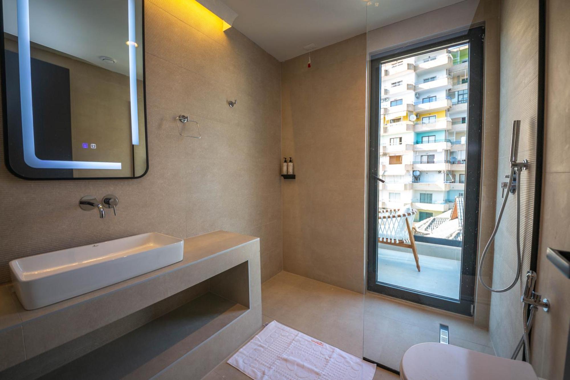 Junior Suite with Side Sea View and Bath Tub