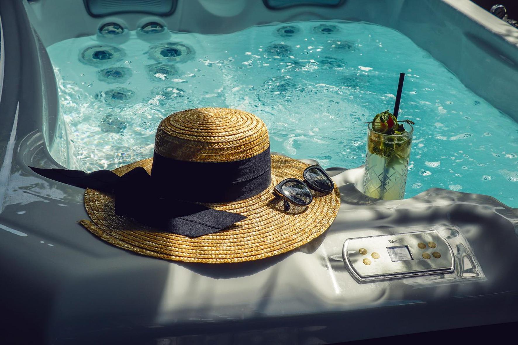 Deluxe Suite Spa Bath