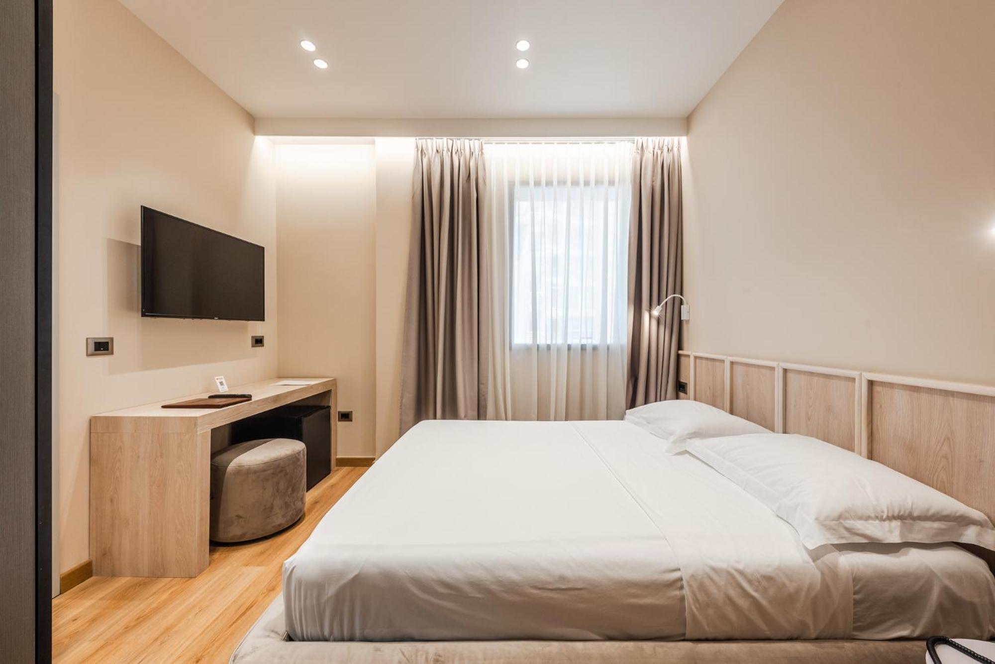 Small Double Room,1600580845:JPEG