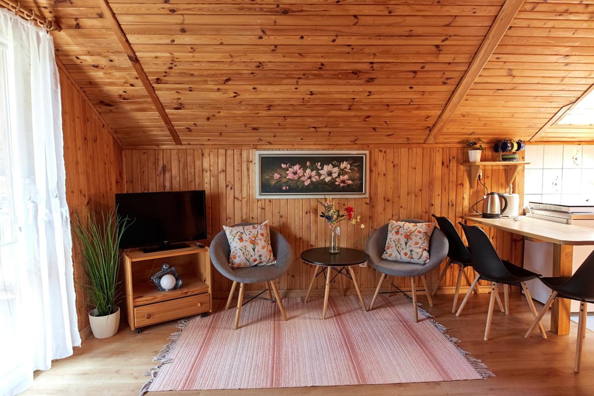 Studio,1602383055:JPEG