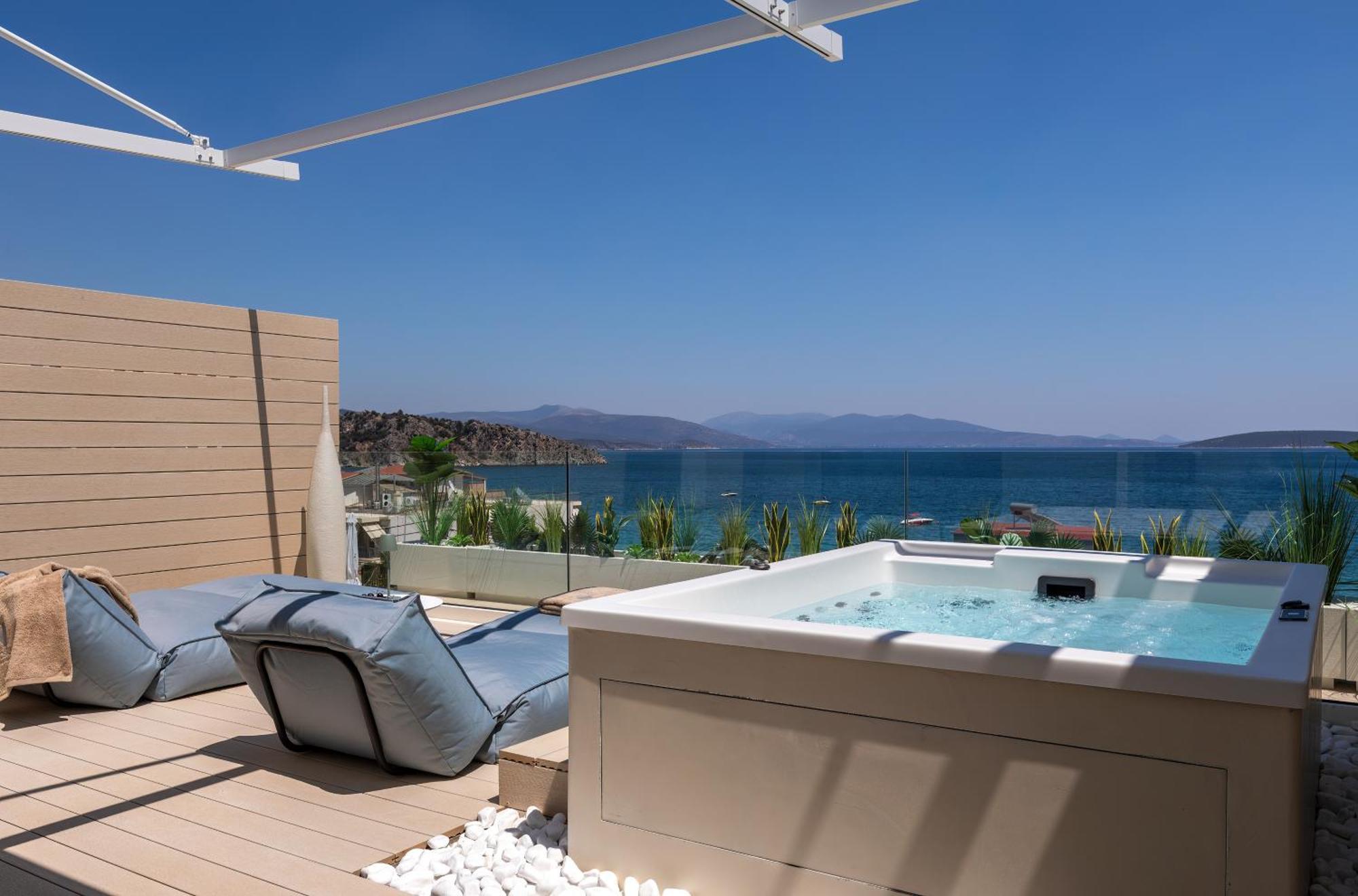 Signature Suite Outdoor Jacuzzi