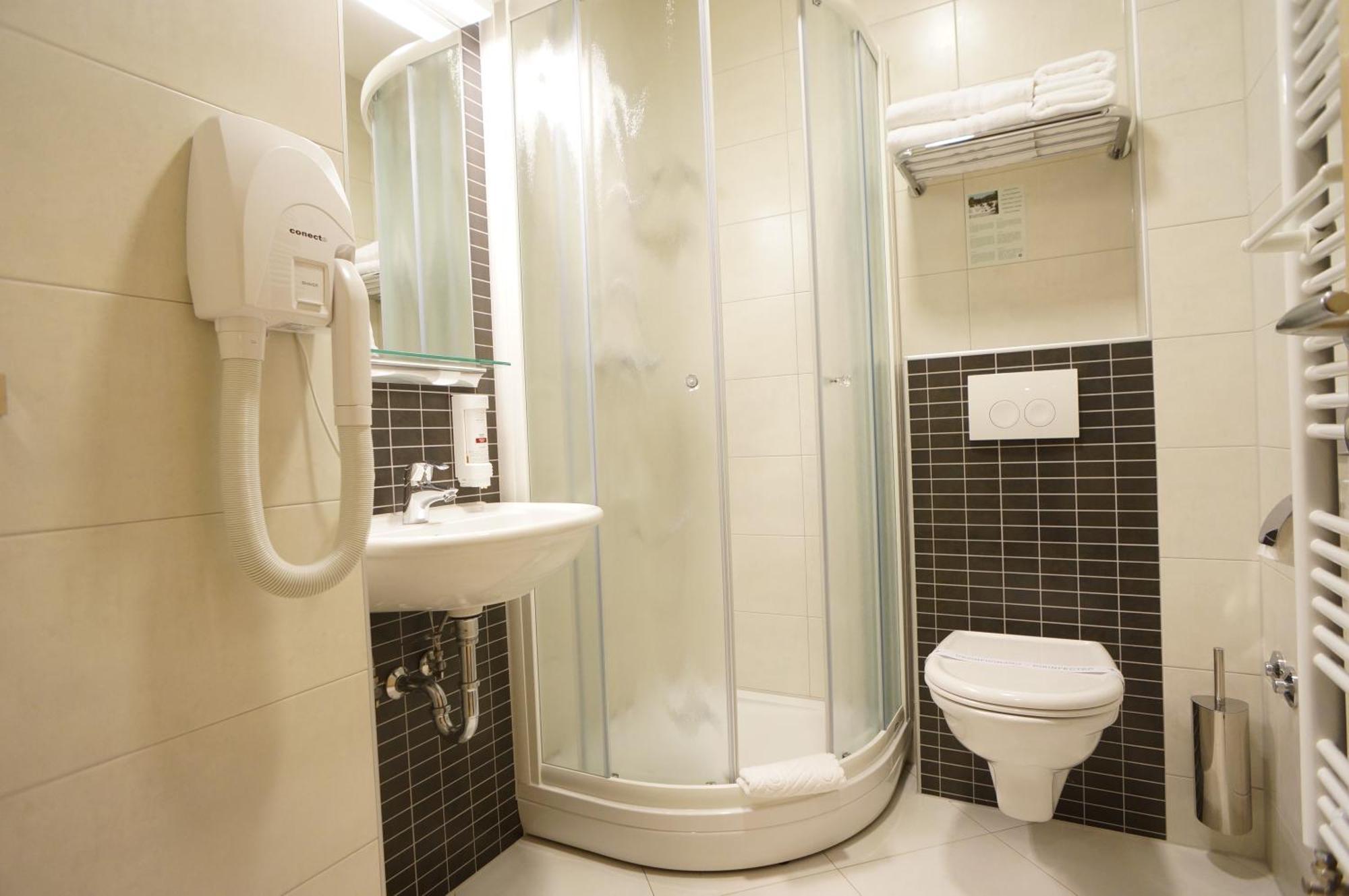One-Bedroom Suite,186996762:JPEG