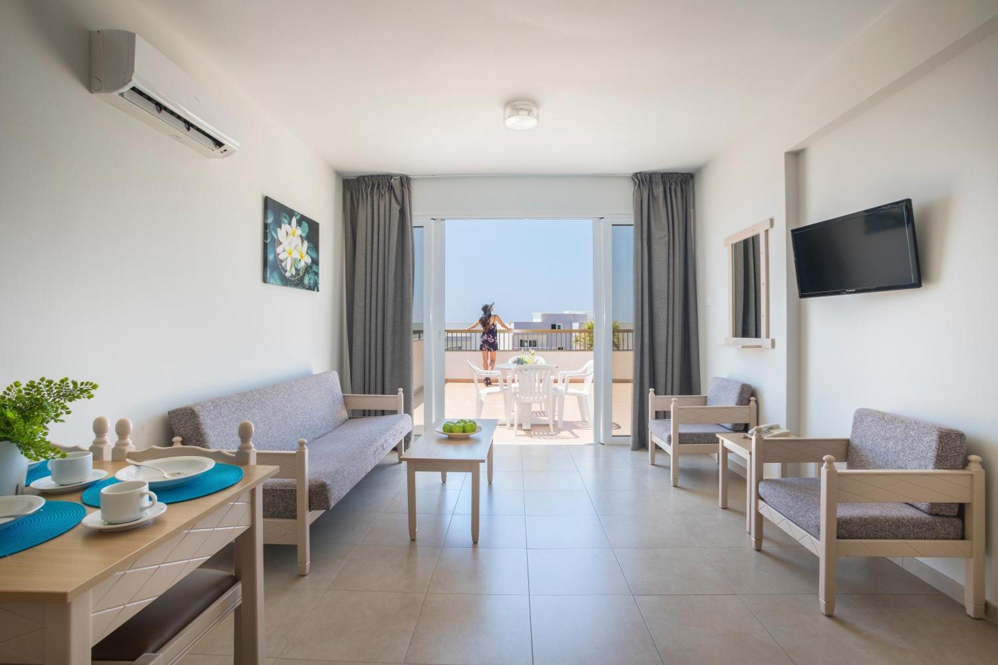 Deluxe One-Bedroom Apartment