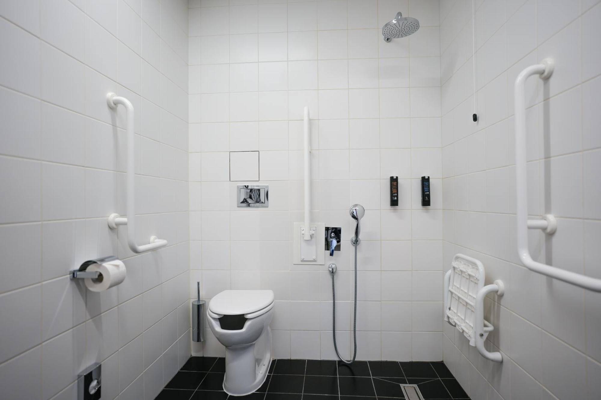King Room Roll Shower Disability Access