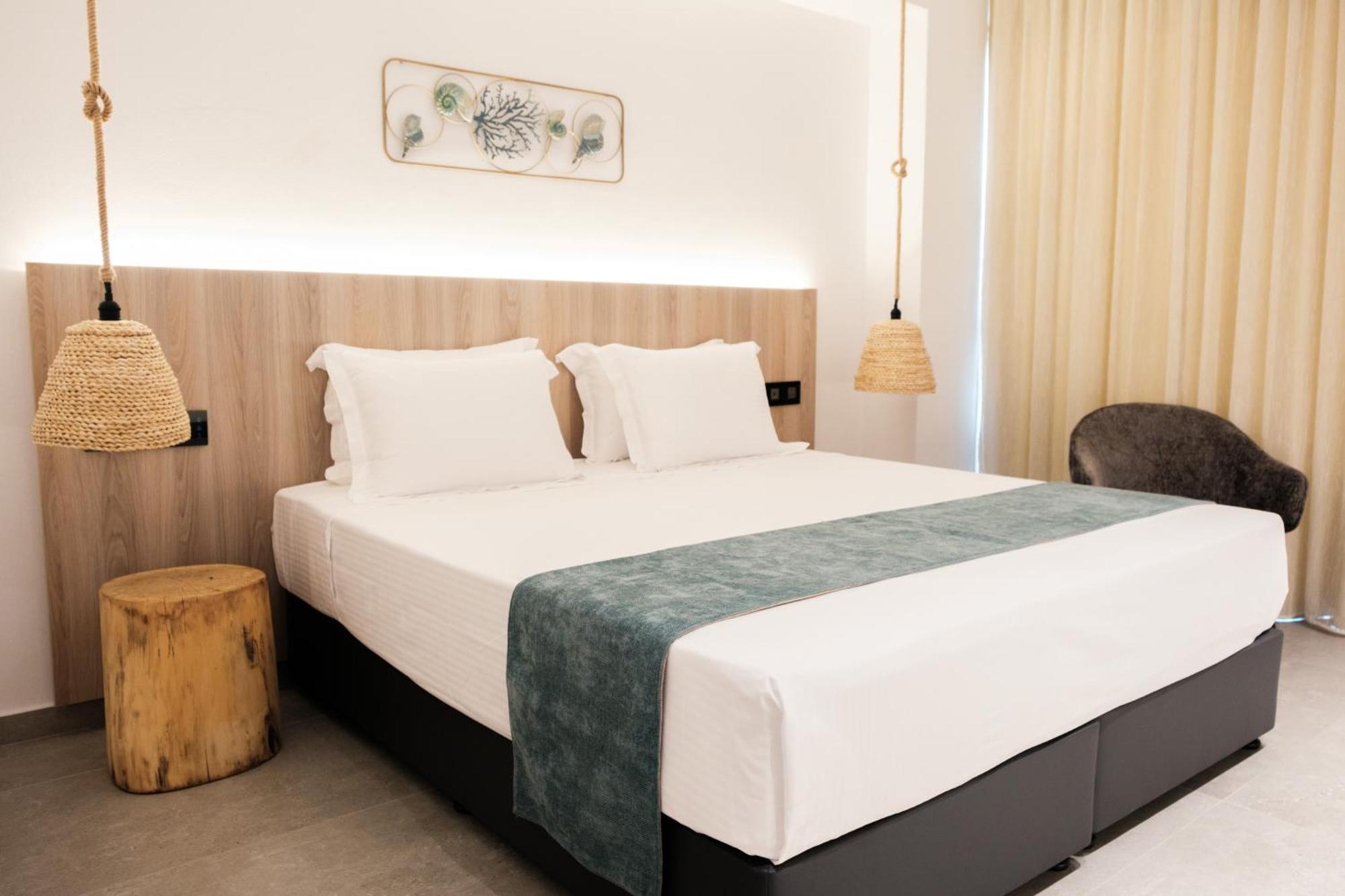 Deluxe Double or Twin Room Pool View