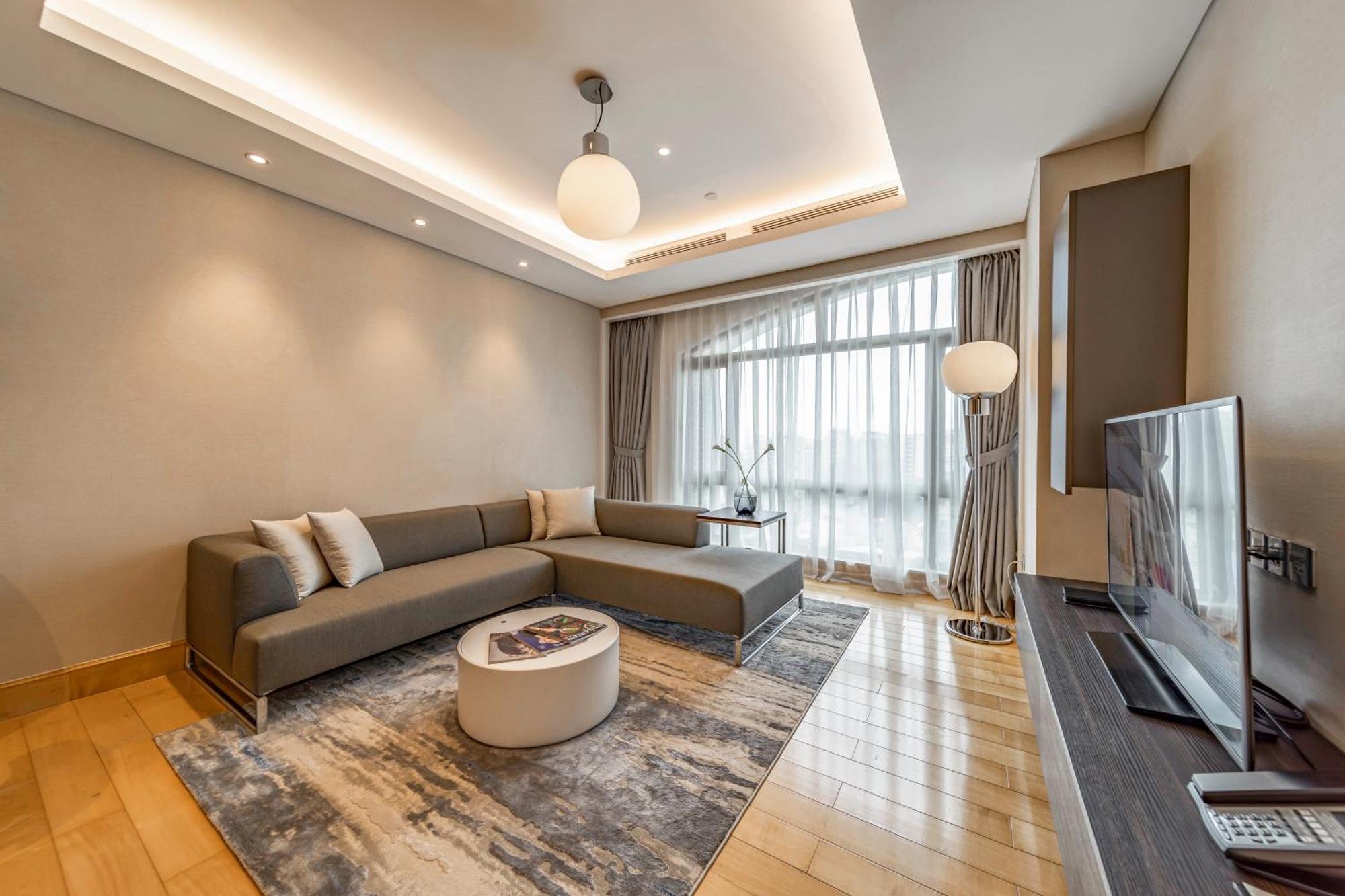 Executive Suite,1604794694:JPEG