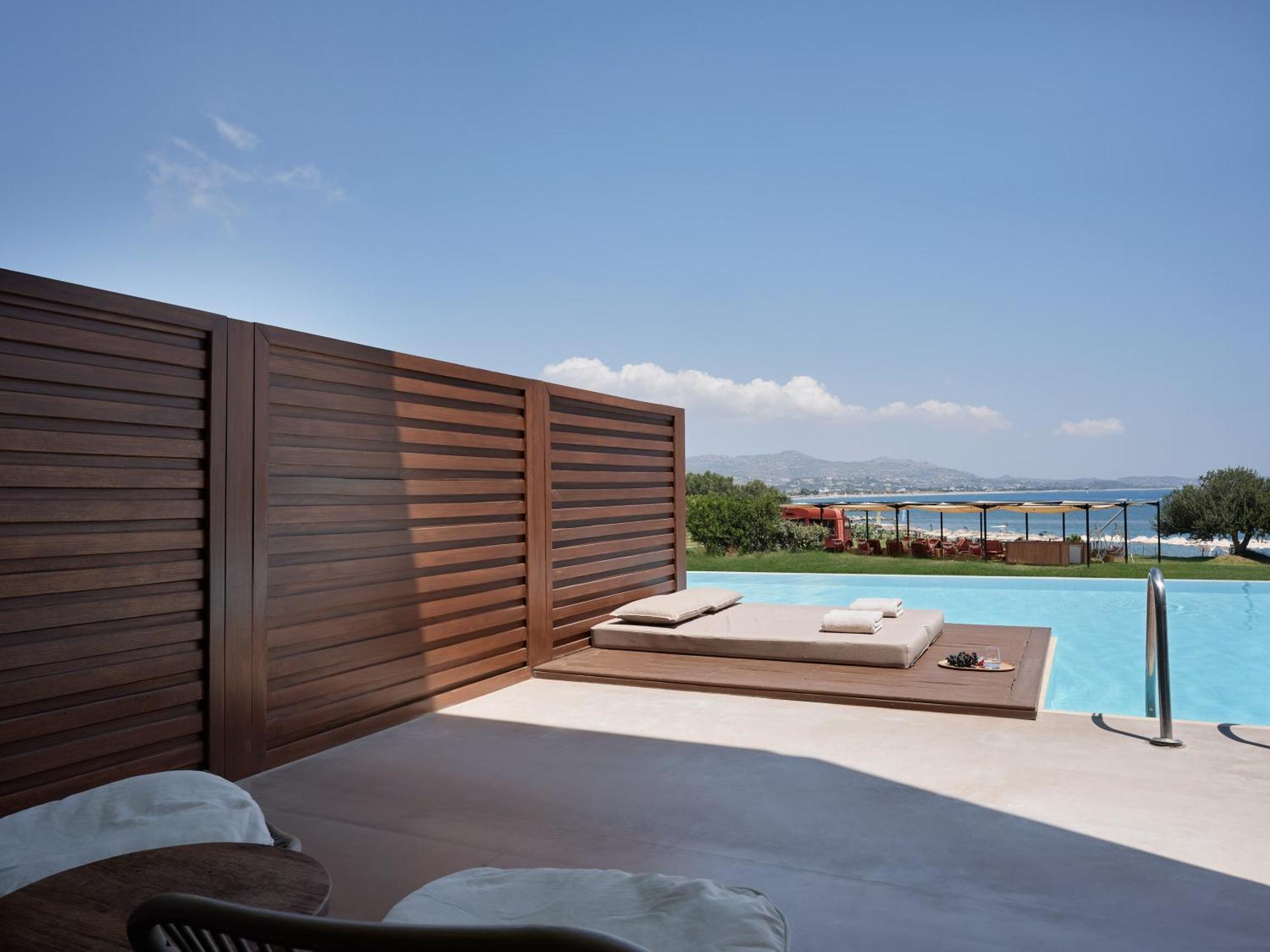 Bungalow Water Front Sharing Pool