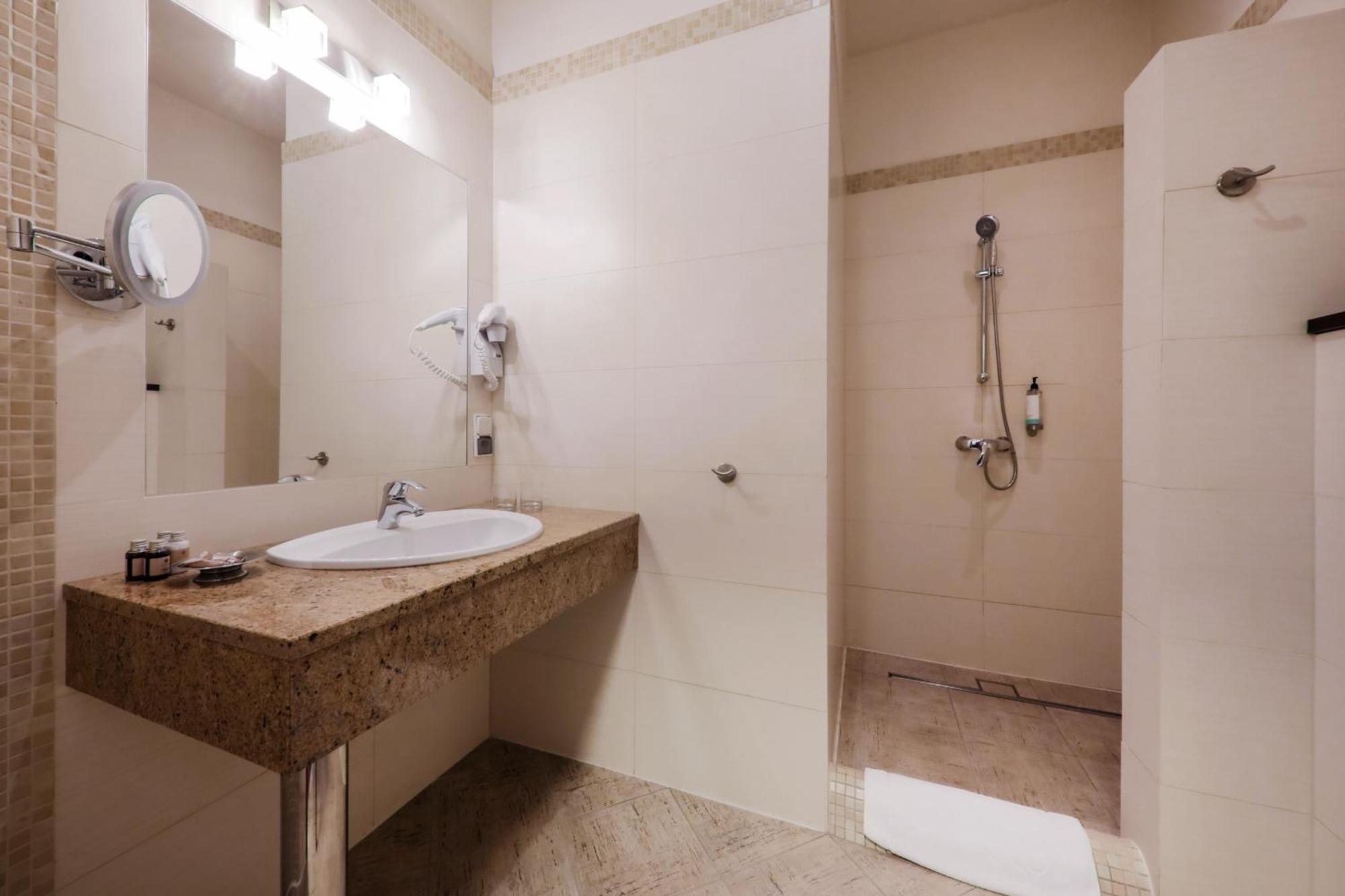 Pokój Komfort Plus  L z jednym dużym łóżkiem lub dwoma osobnymi,1611070484:JPEG