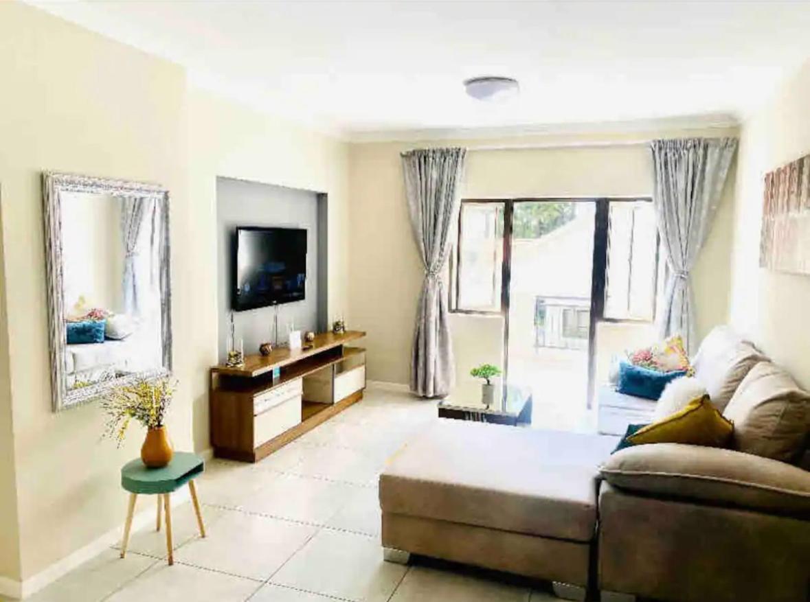 Apartament typu Junior Suite z łóżkiem typu king-size i widokiem na ocean