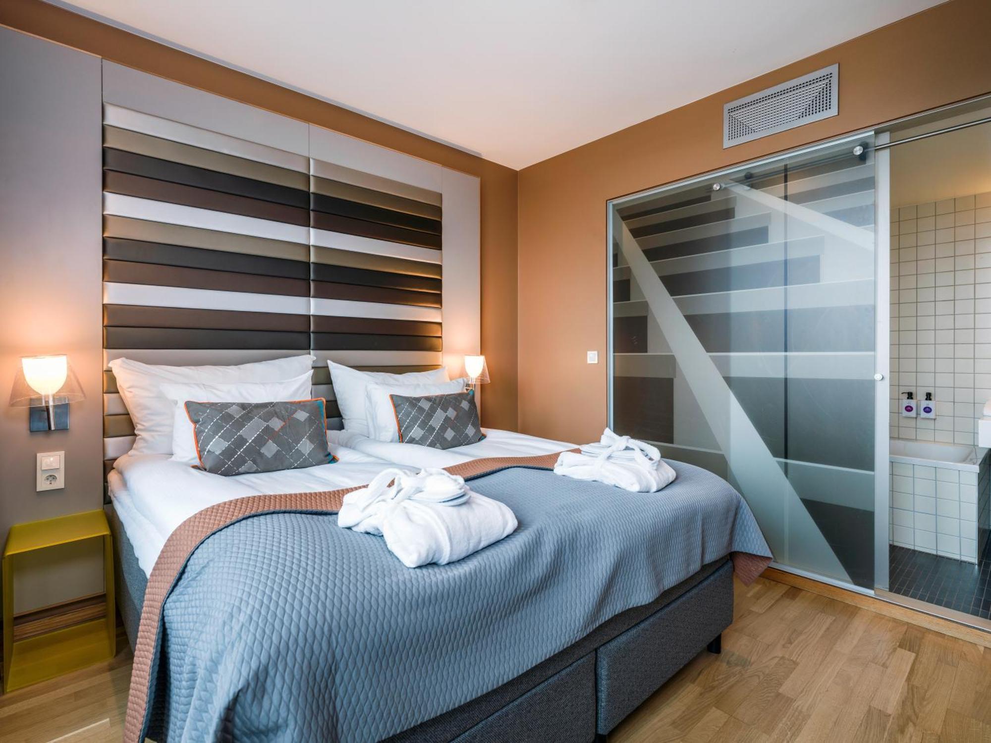 Suite,1610219498:JPEG