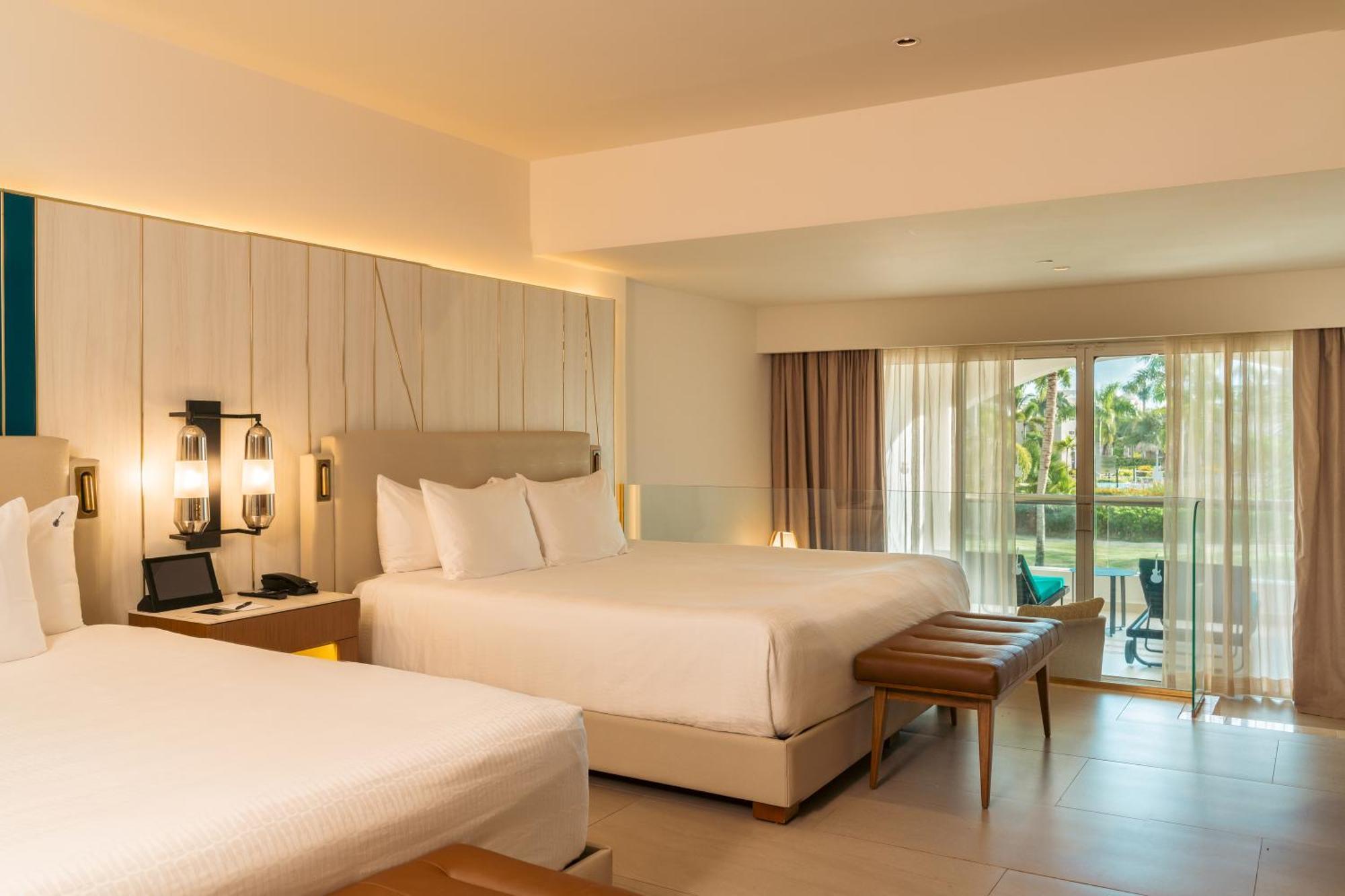 Apartament typu Islander Junior Suite z 2 łóżkami typu king-size i sofą