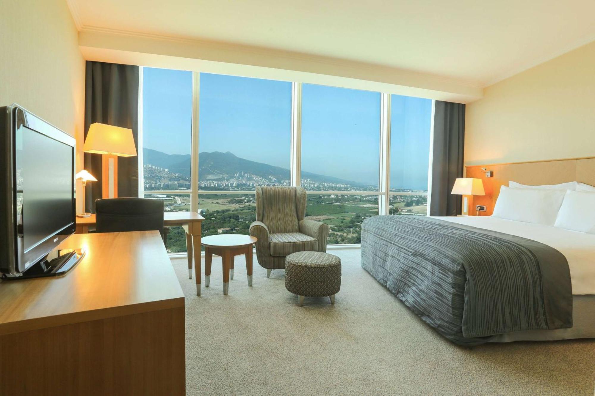 Club King Room Mountain Nature View Smoking