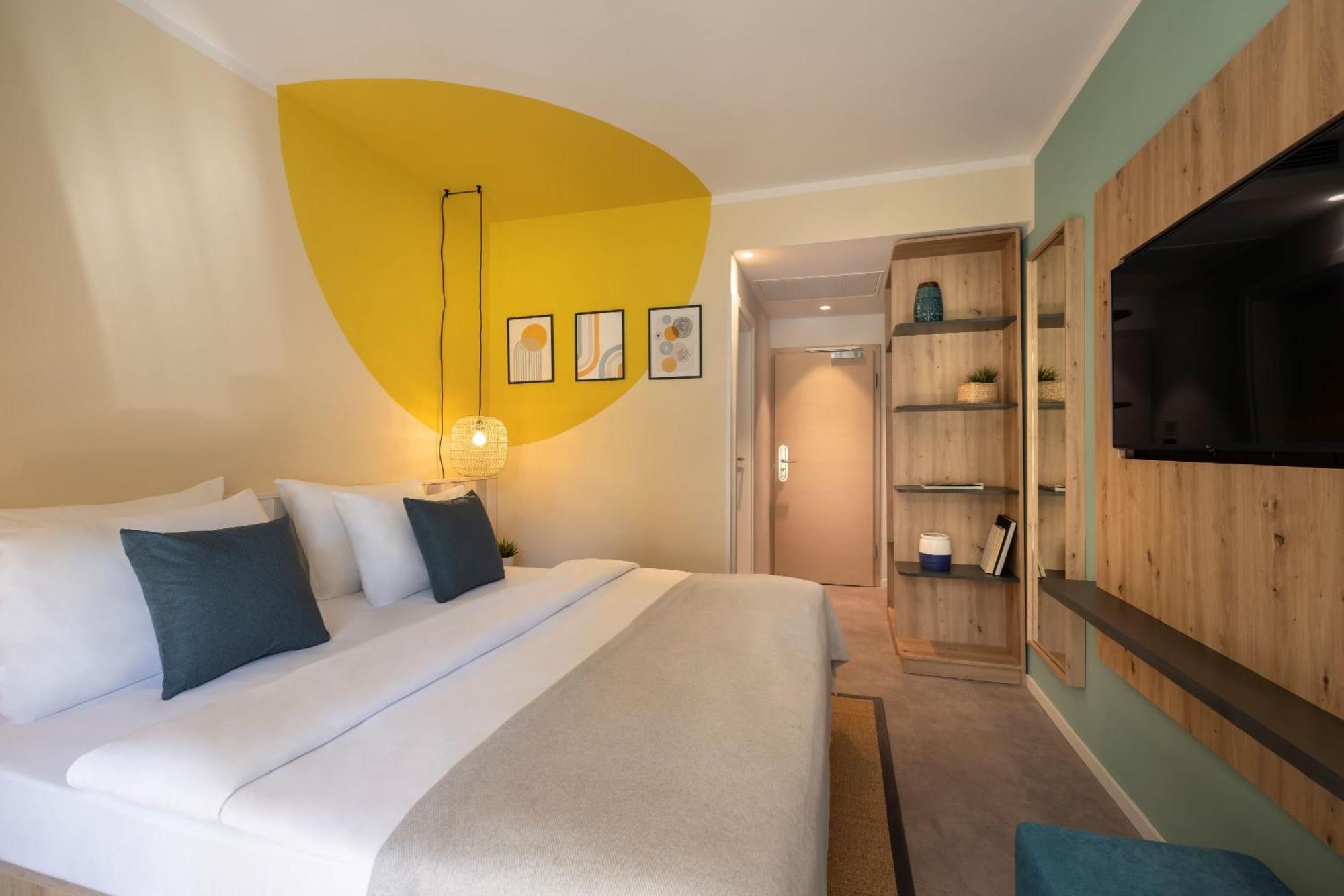 Superior Room for 2,1611056964:JPEG
