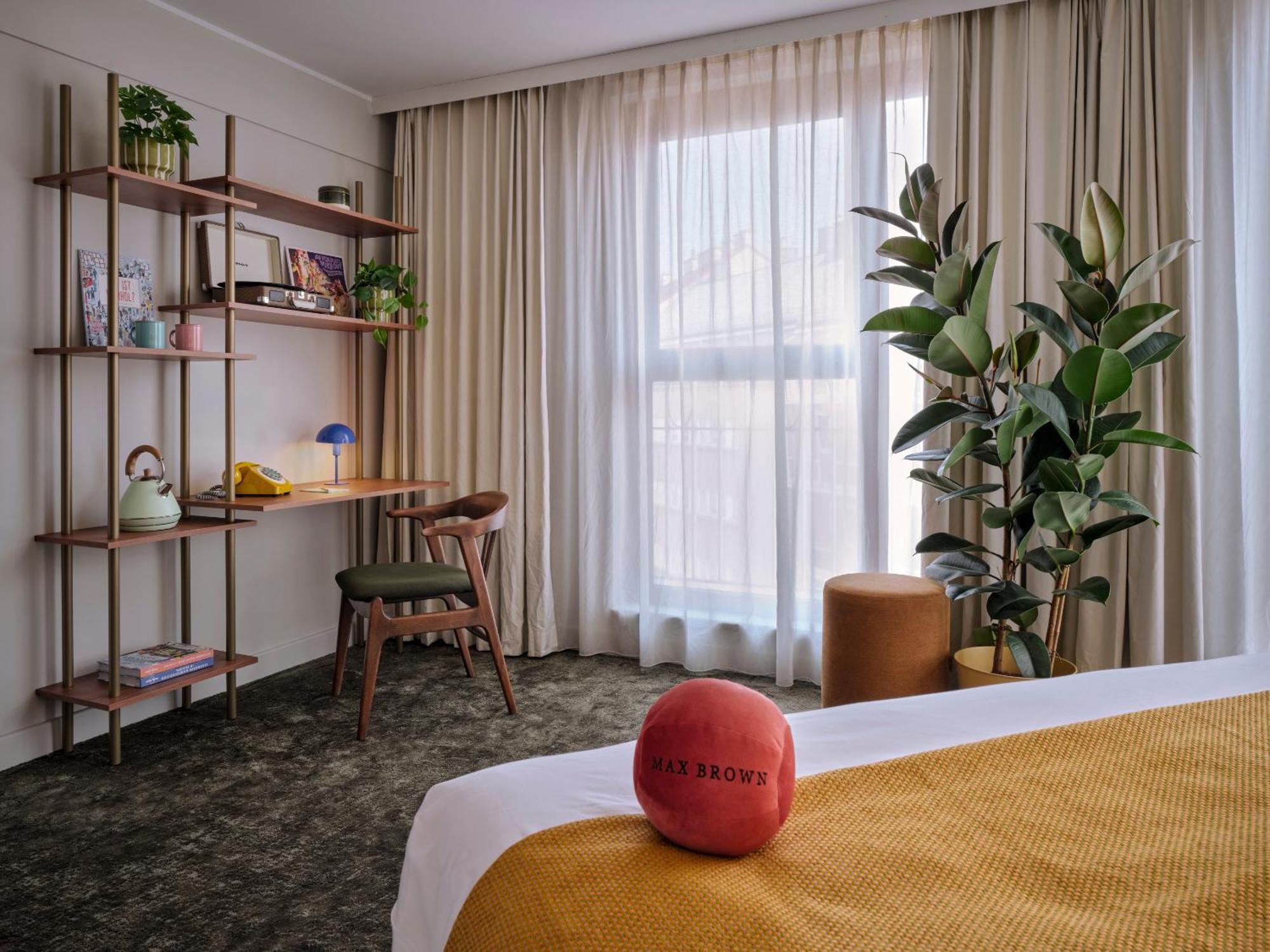 Medium Room,1611082798:JPEG