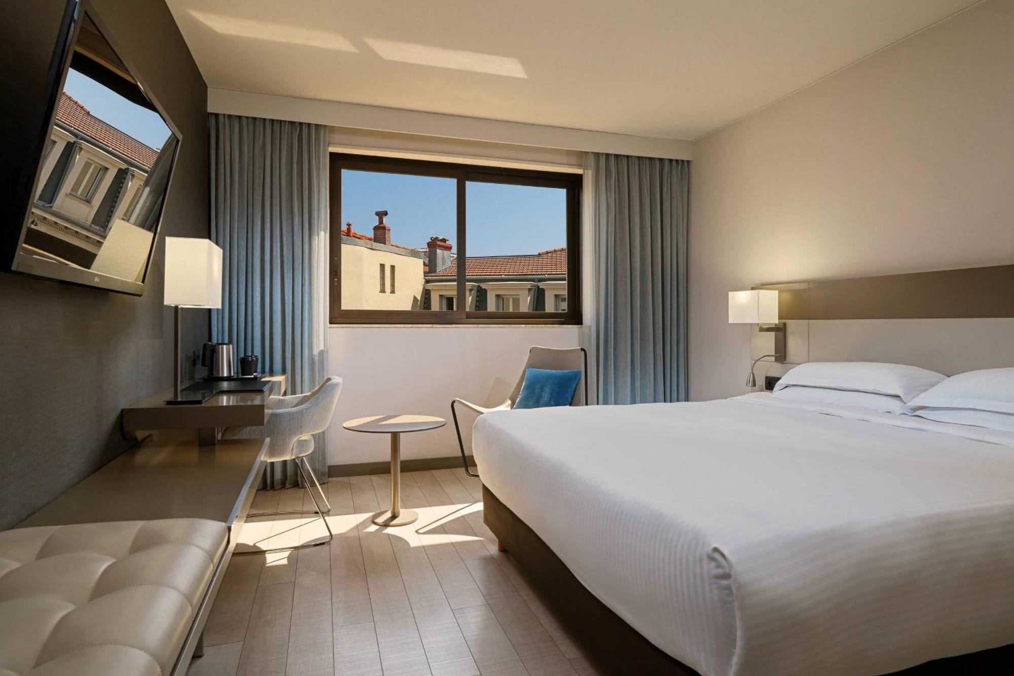 Classic King Room City View