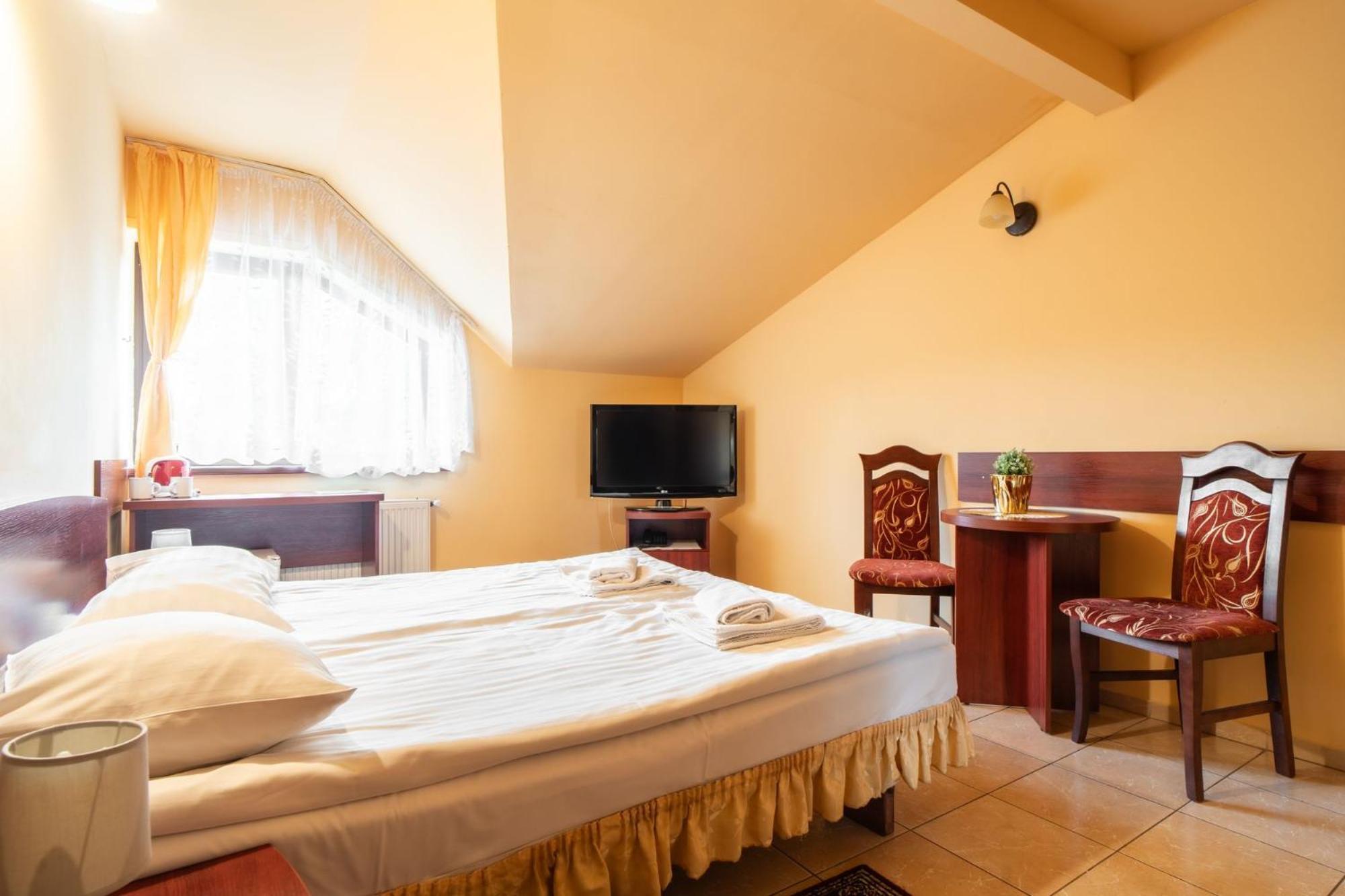 Double Room,1613420207:JPEG