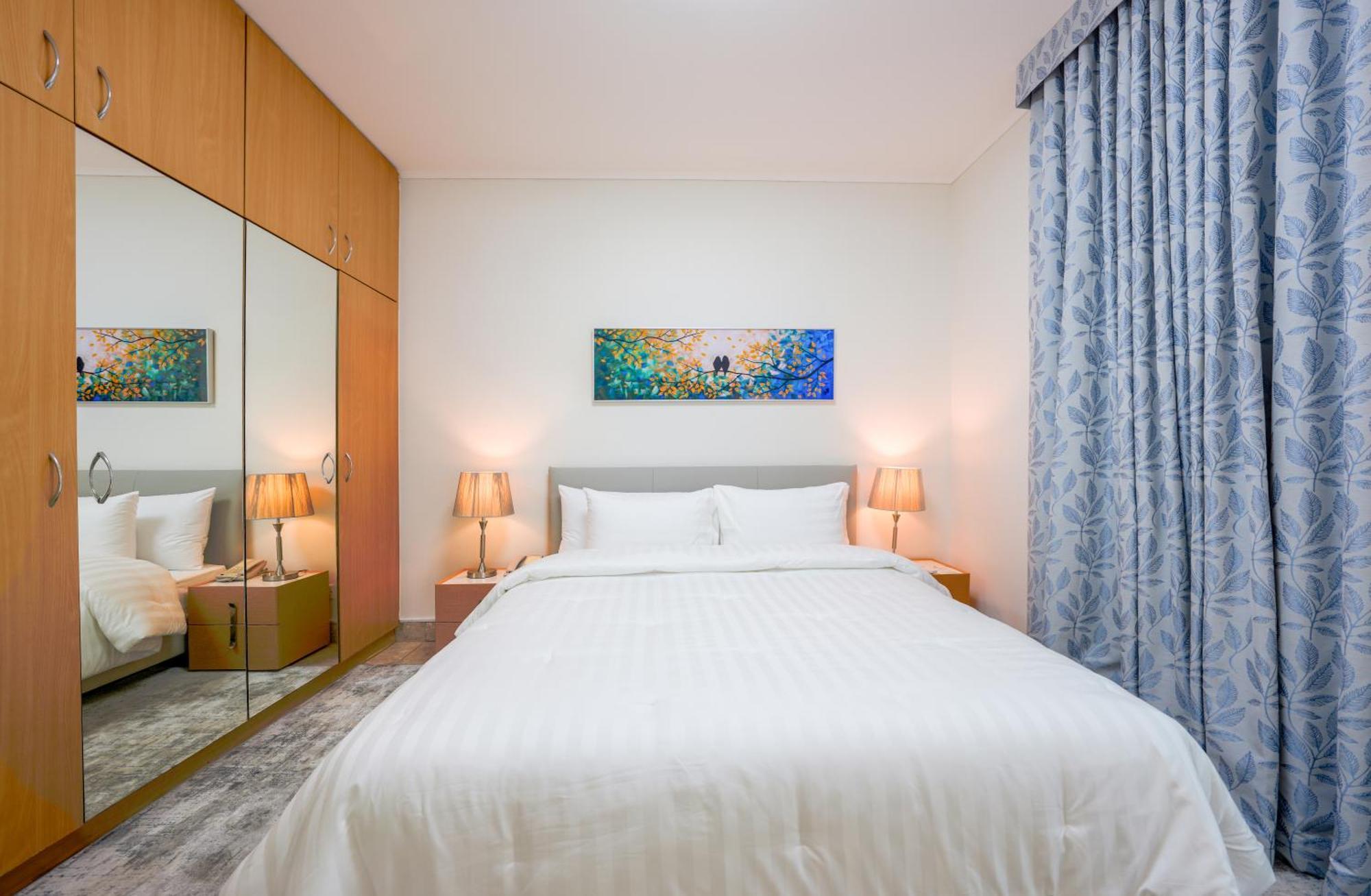 Deluxe One-Bedroom Apartment