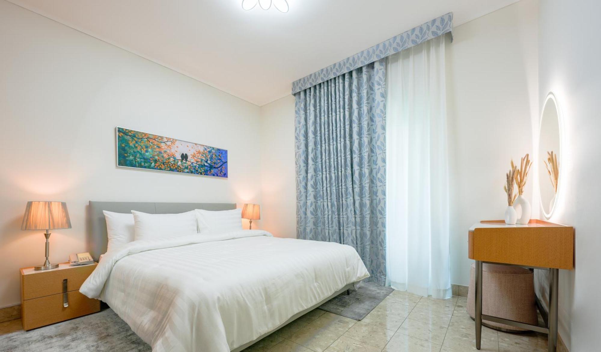 Deluxe One-Bedroom Apartment