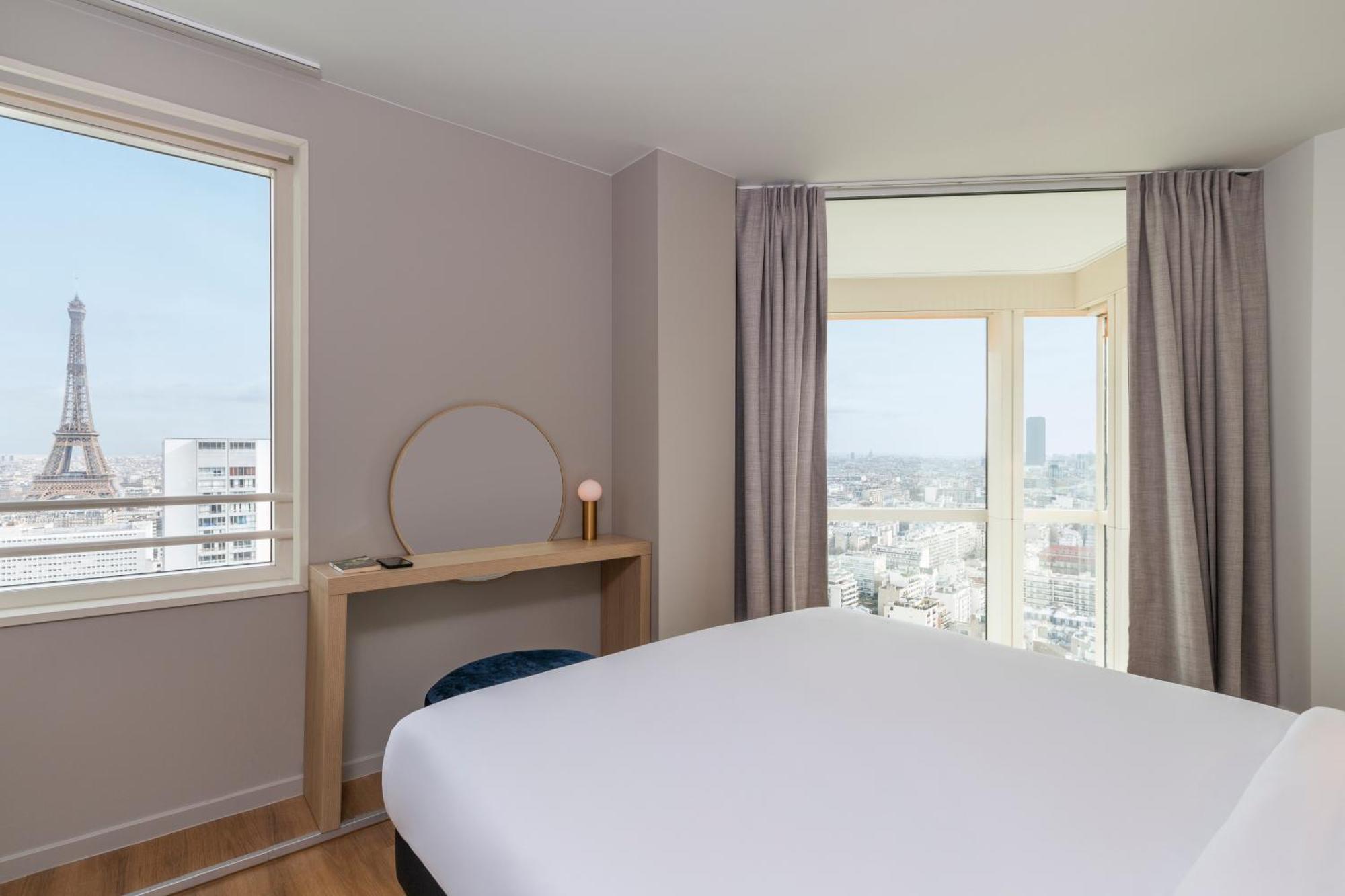 One-Bedroom Apartment View on Eiffel Tower