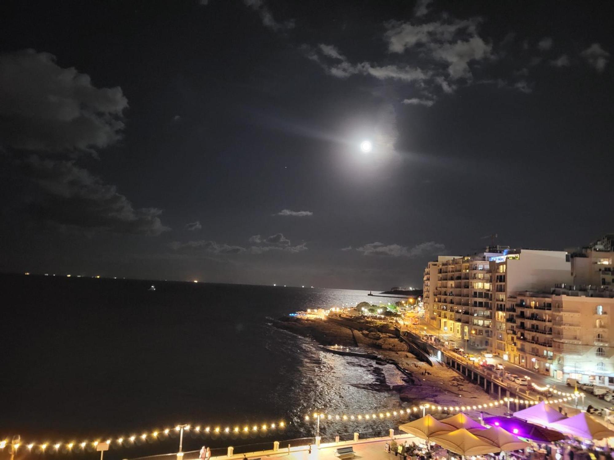 Double or Twin Room Sea View