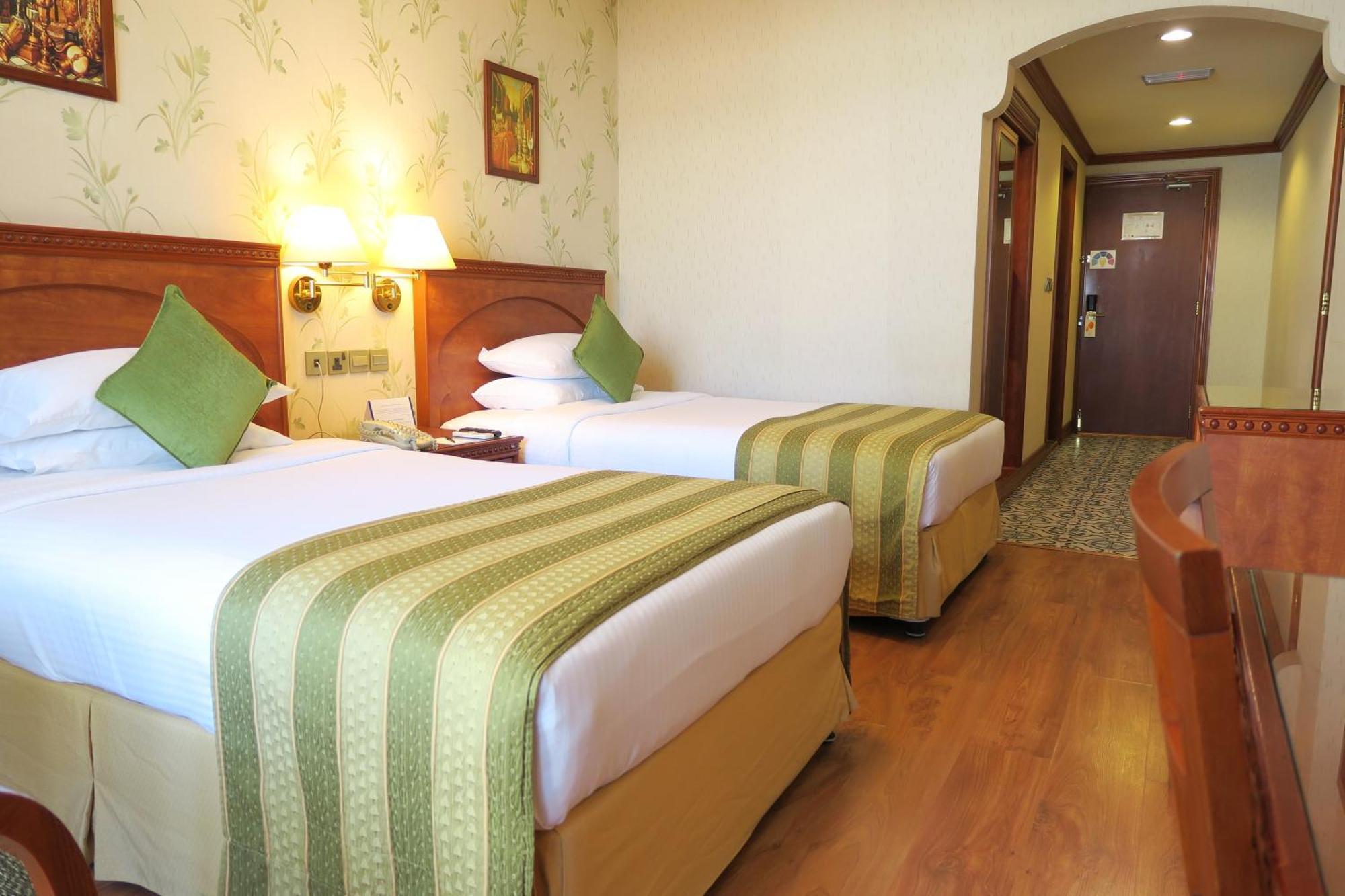 Standard Twin bed-Creek View Balcony