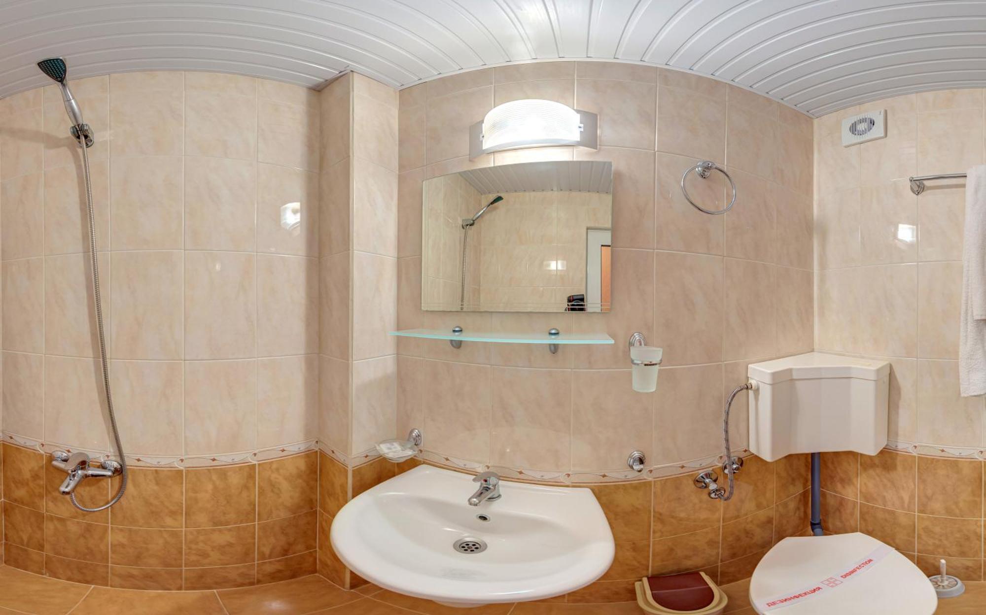 Twin Room,1615652464:JPEG
