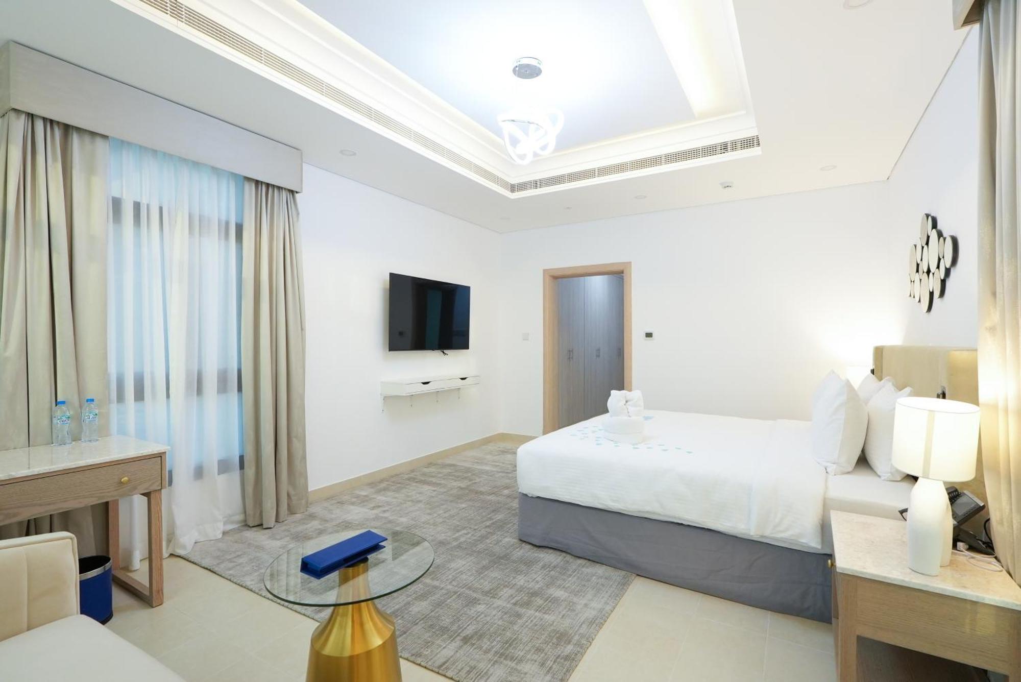 Majestic Private Pool Five Bedroom Suite on F&B Heart of Kite Beach