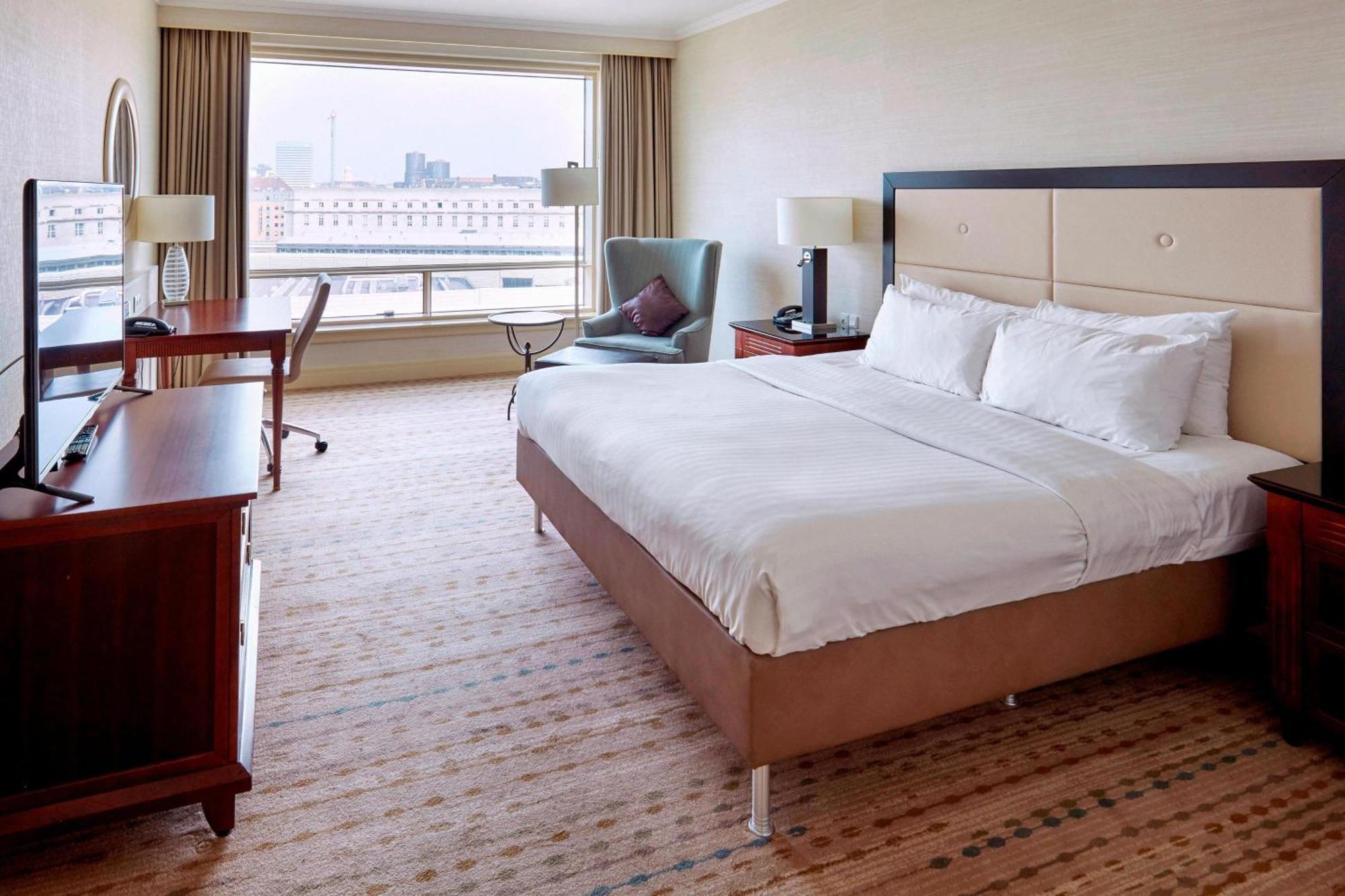Executive Room 1 King City view