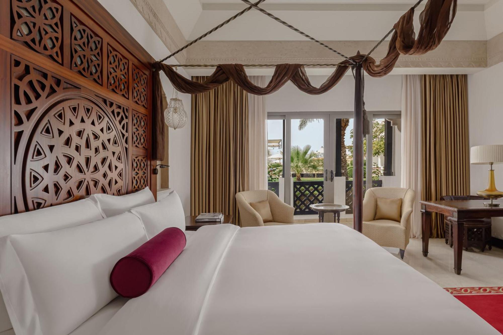 Deluxe Pool View Room Guest room 1 King