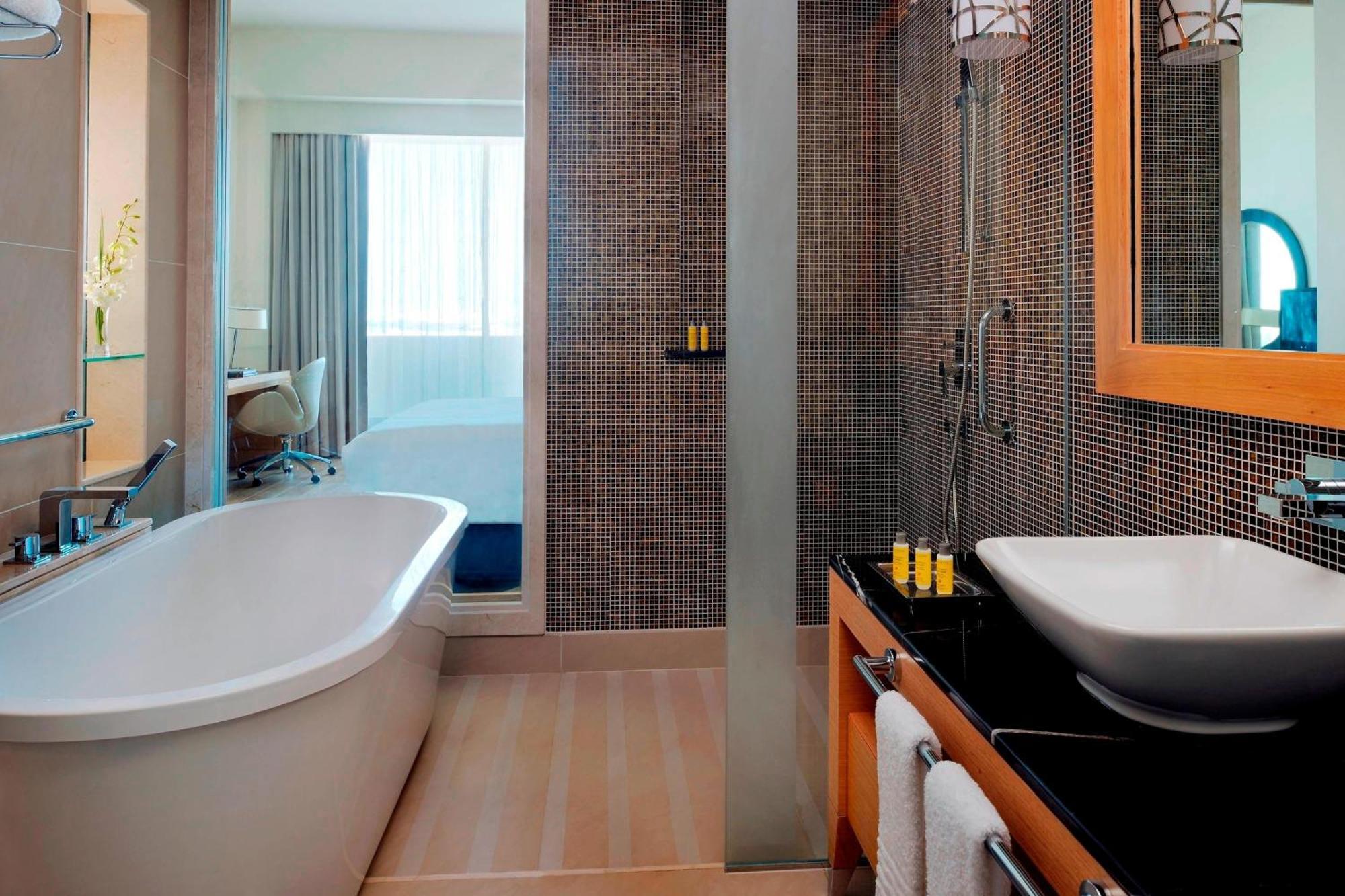 Executive Double Room 2 Queen Beds – Lounge Access