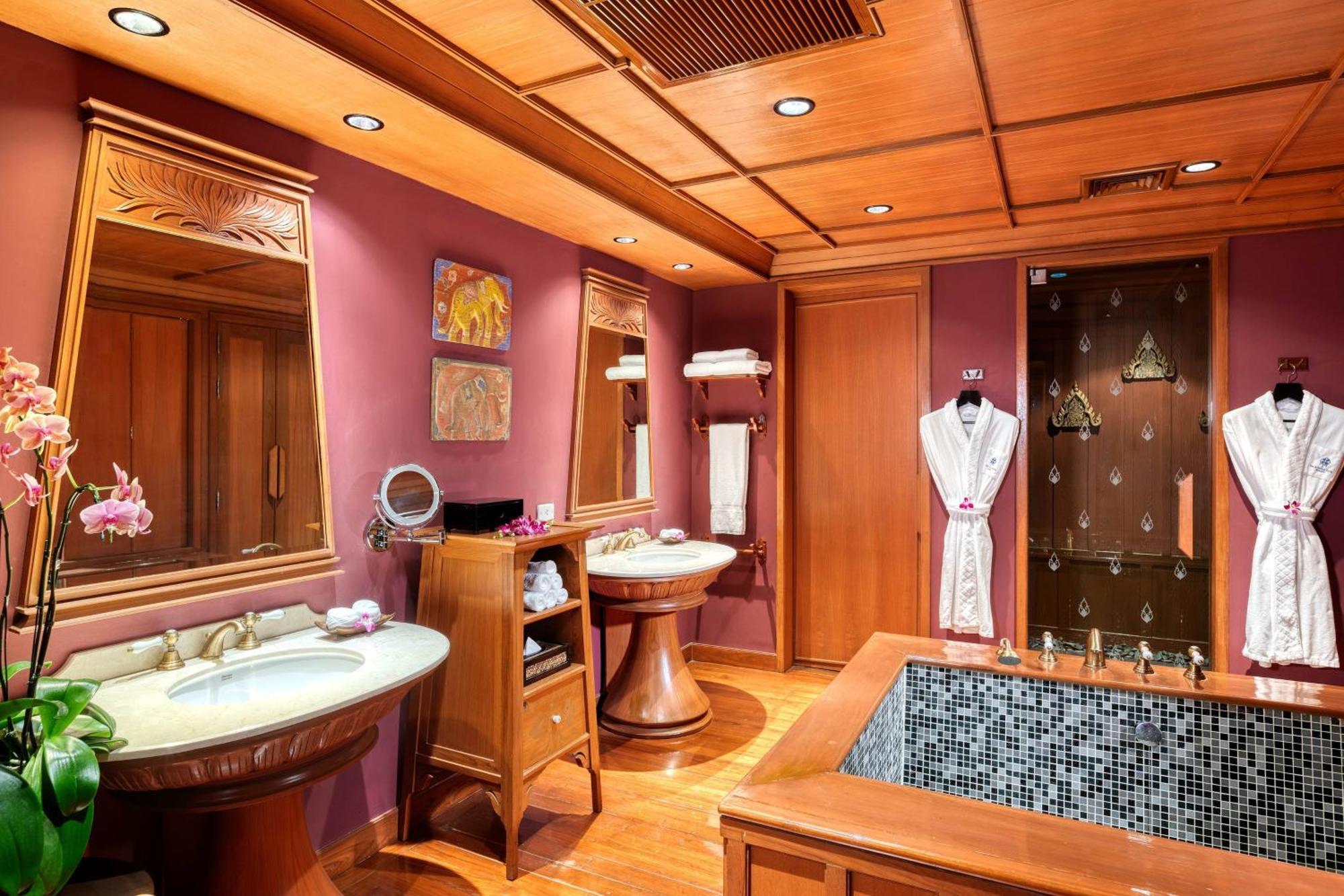 Apartament typu Ruen Thai Suite z 2 sypialniami, widokiem na miasto i dostępem do salonu klubowego