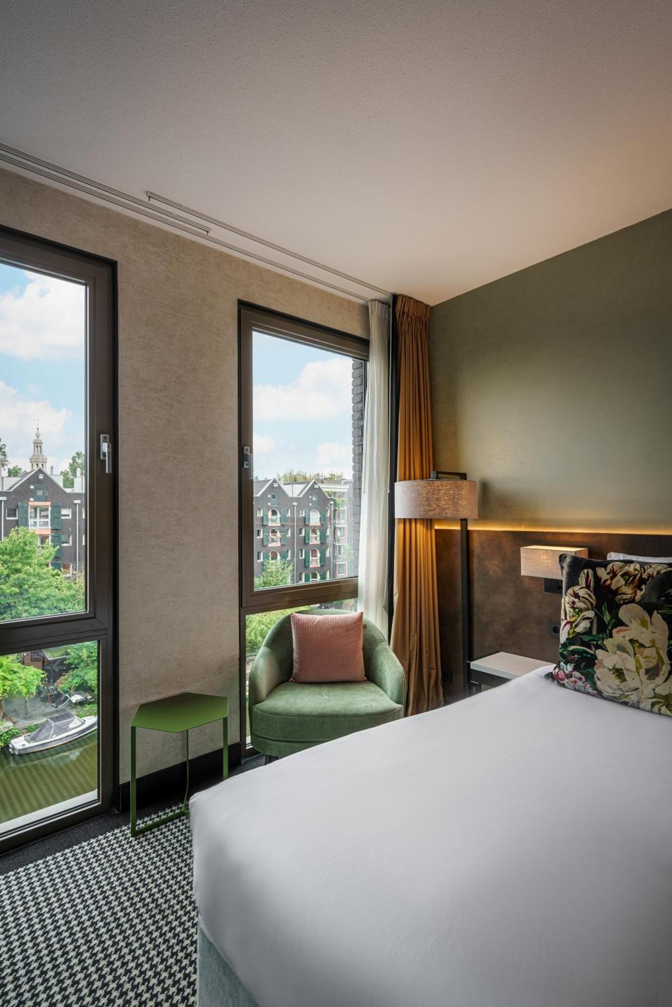 Family Four Persons Room Canal view