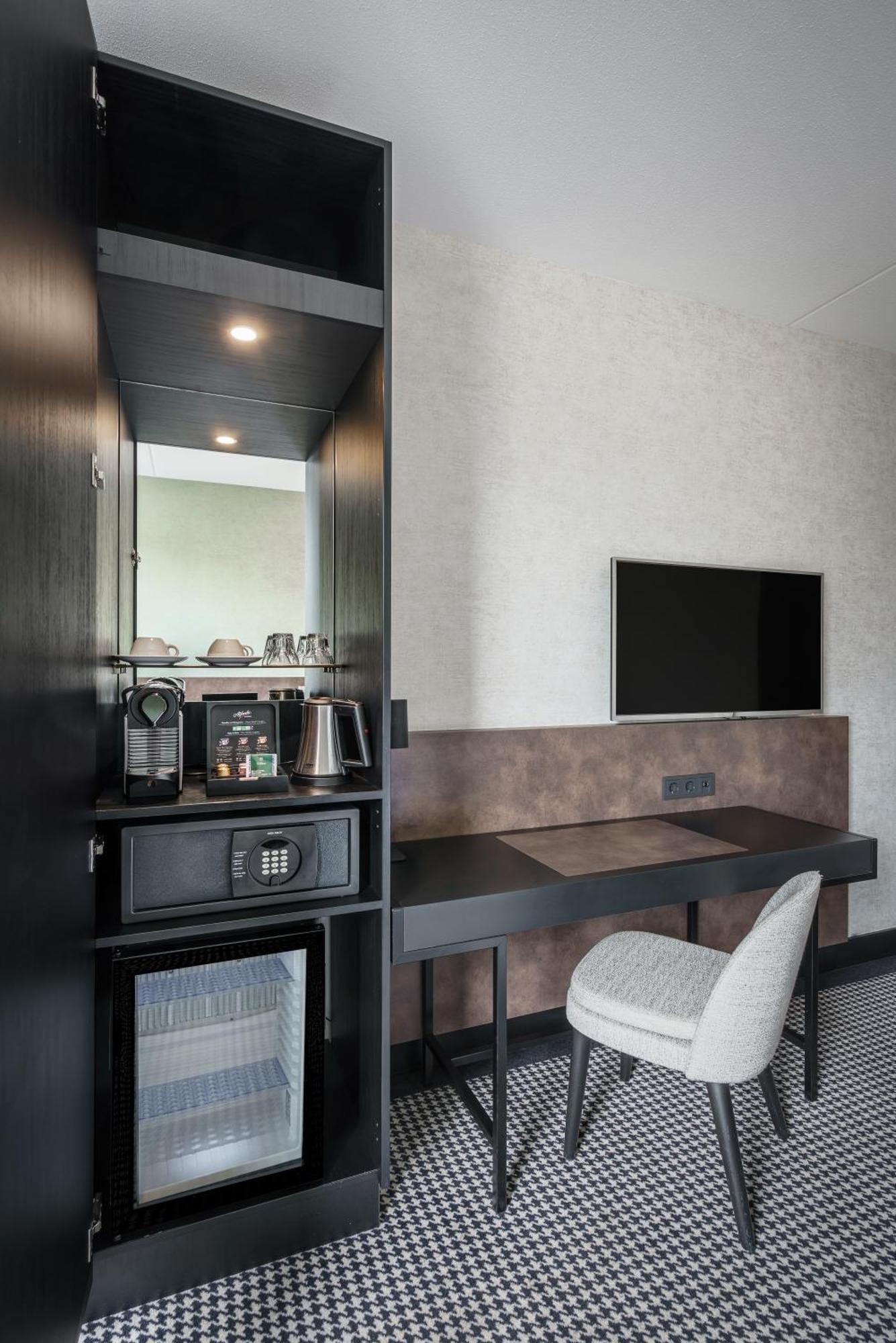 Family Three Persons Room Canal View